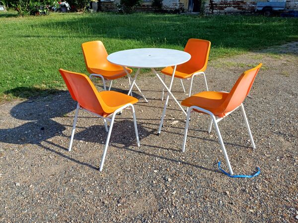 Salon de jardin vintage fer et plastique