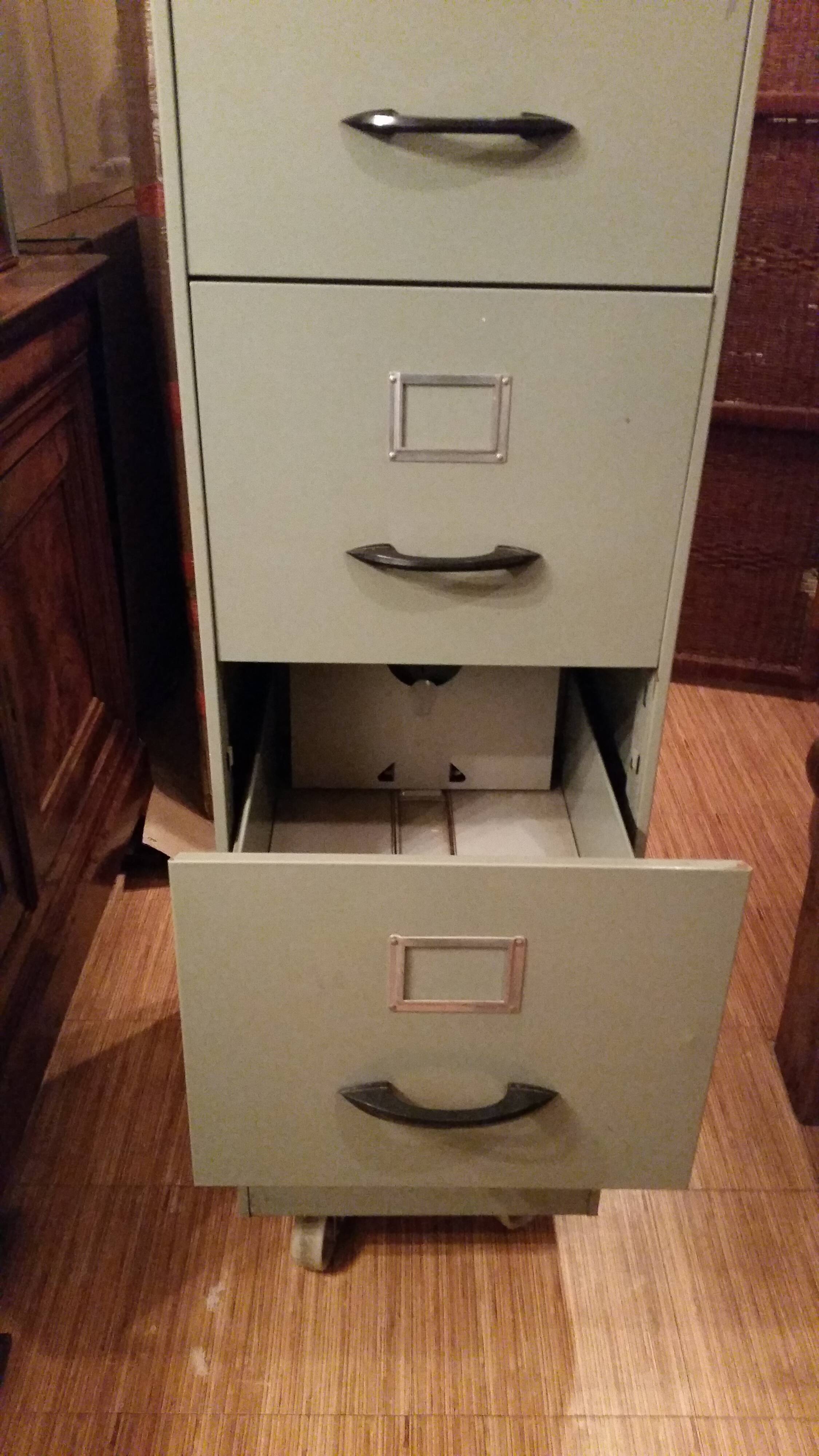 Meuble en métal à 4 tiroirs des années 60