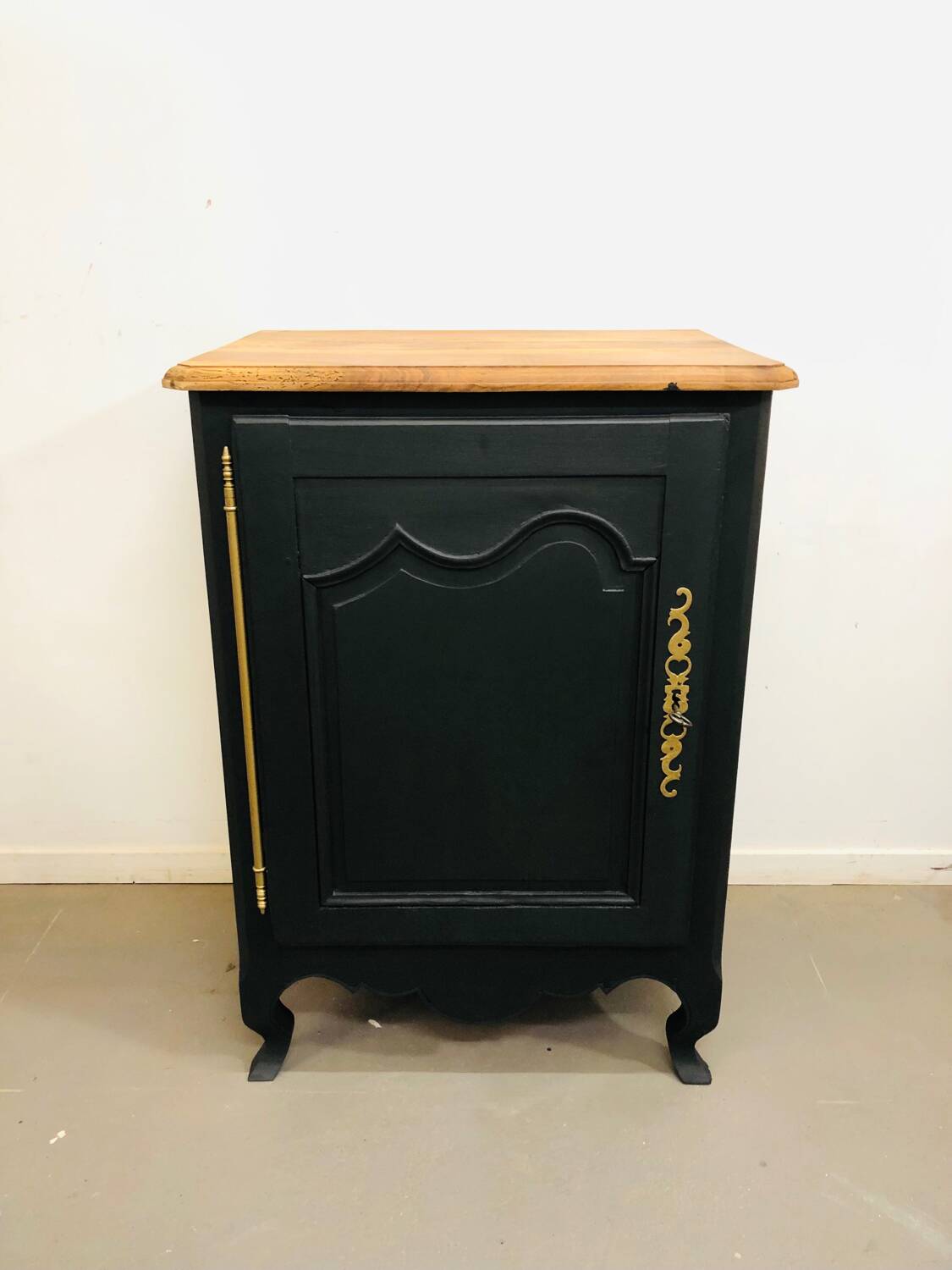 Confiturier en noyer massif