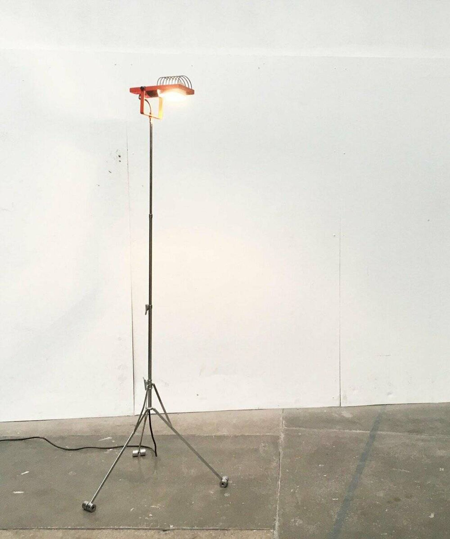 Italian vintage lamp Sintesi Terra foldable on tripod by Ernesto Gismondi for Artemide, 1970s