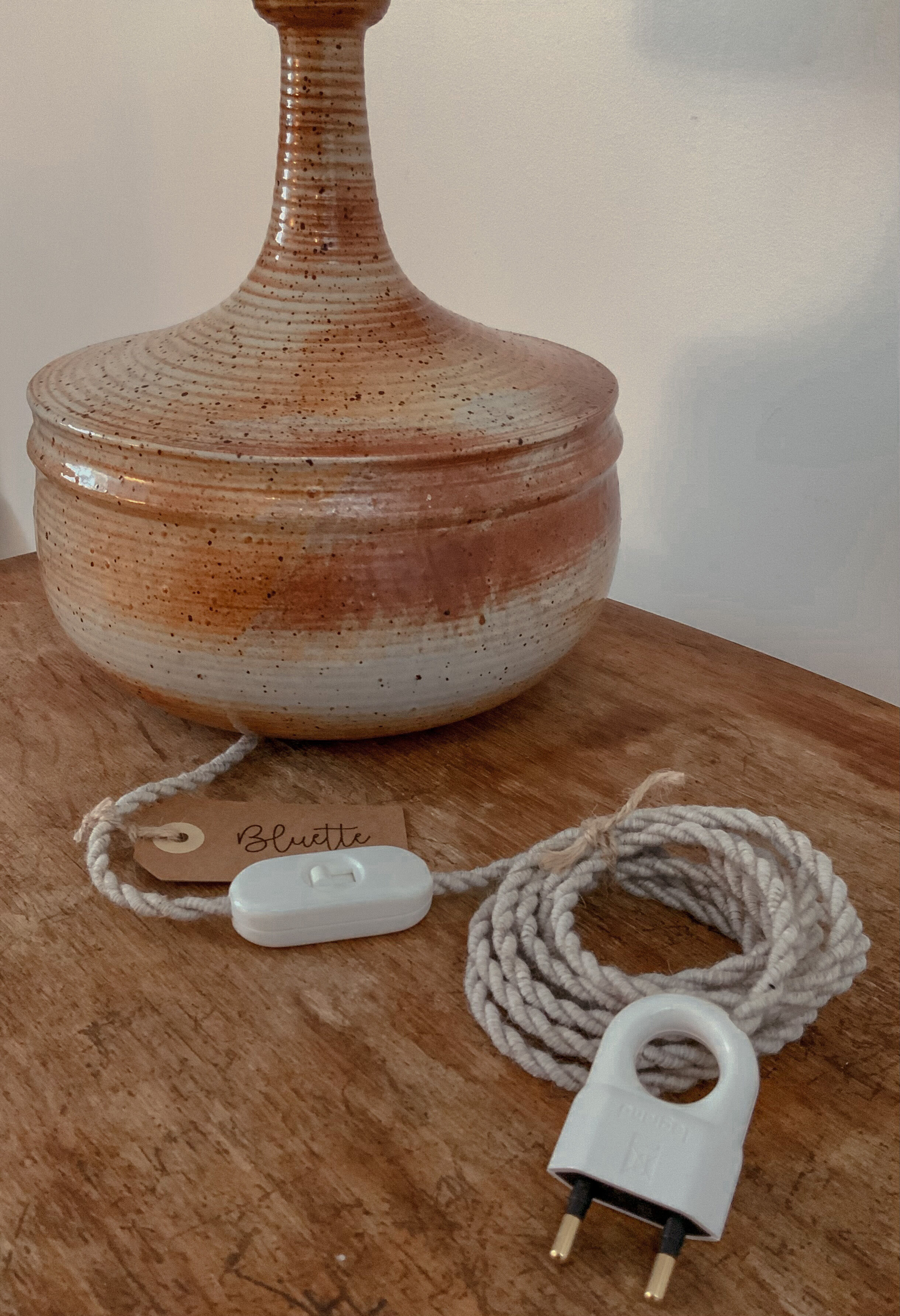 Marsh sandstone lamp