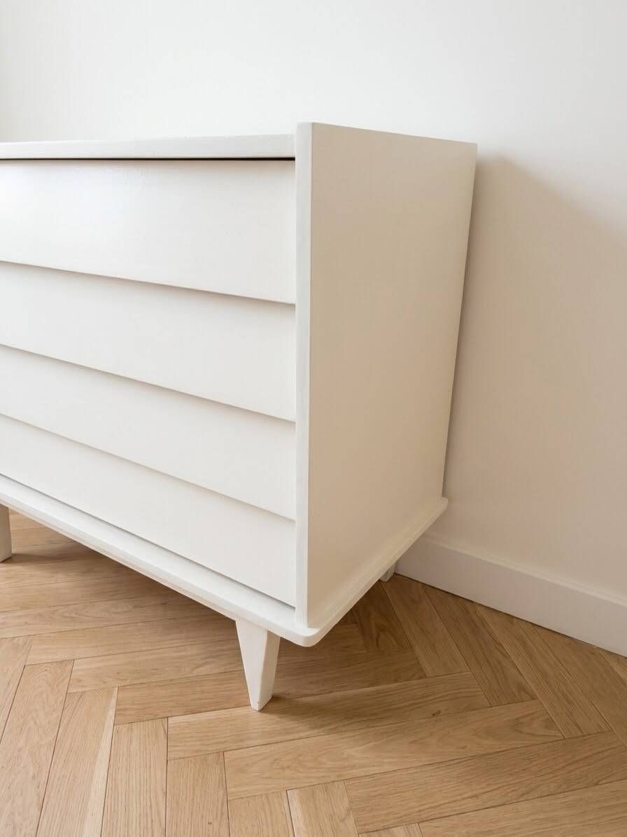 Commode années 70 repeinte en bois blanc
