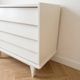 Commode années 70 repeinte en bois blanc