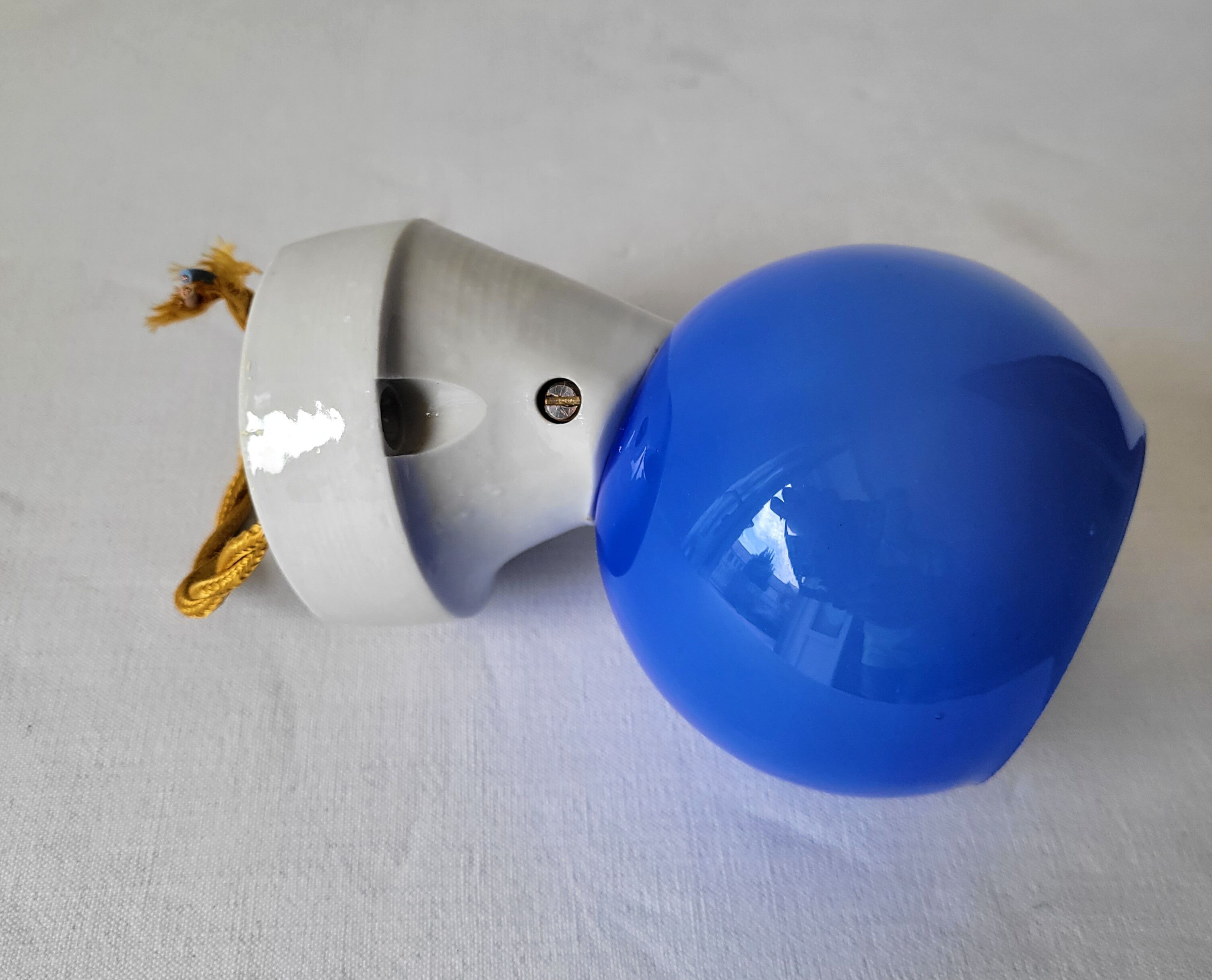 Wall lamp in porcelain and opaline