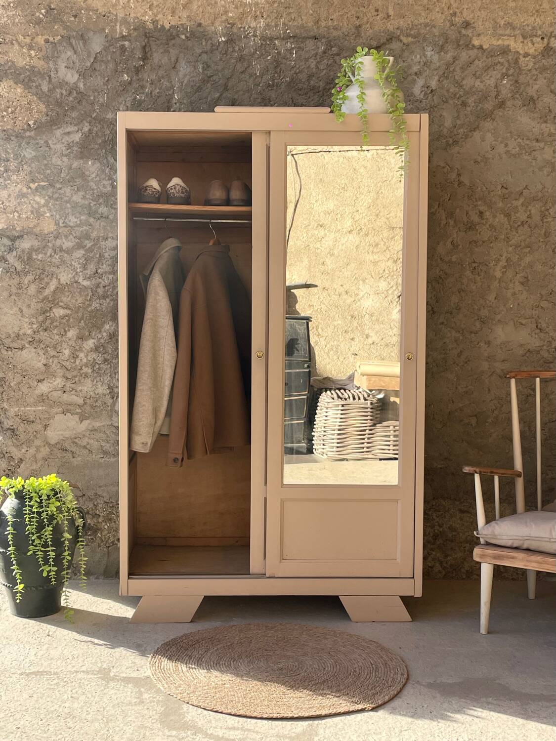 Armoire vintage