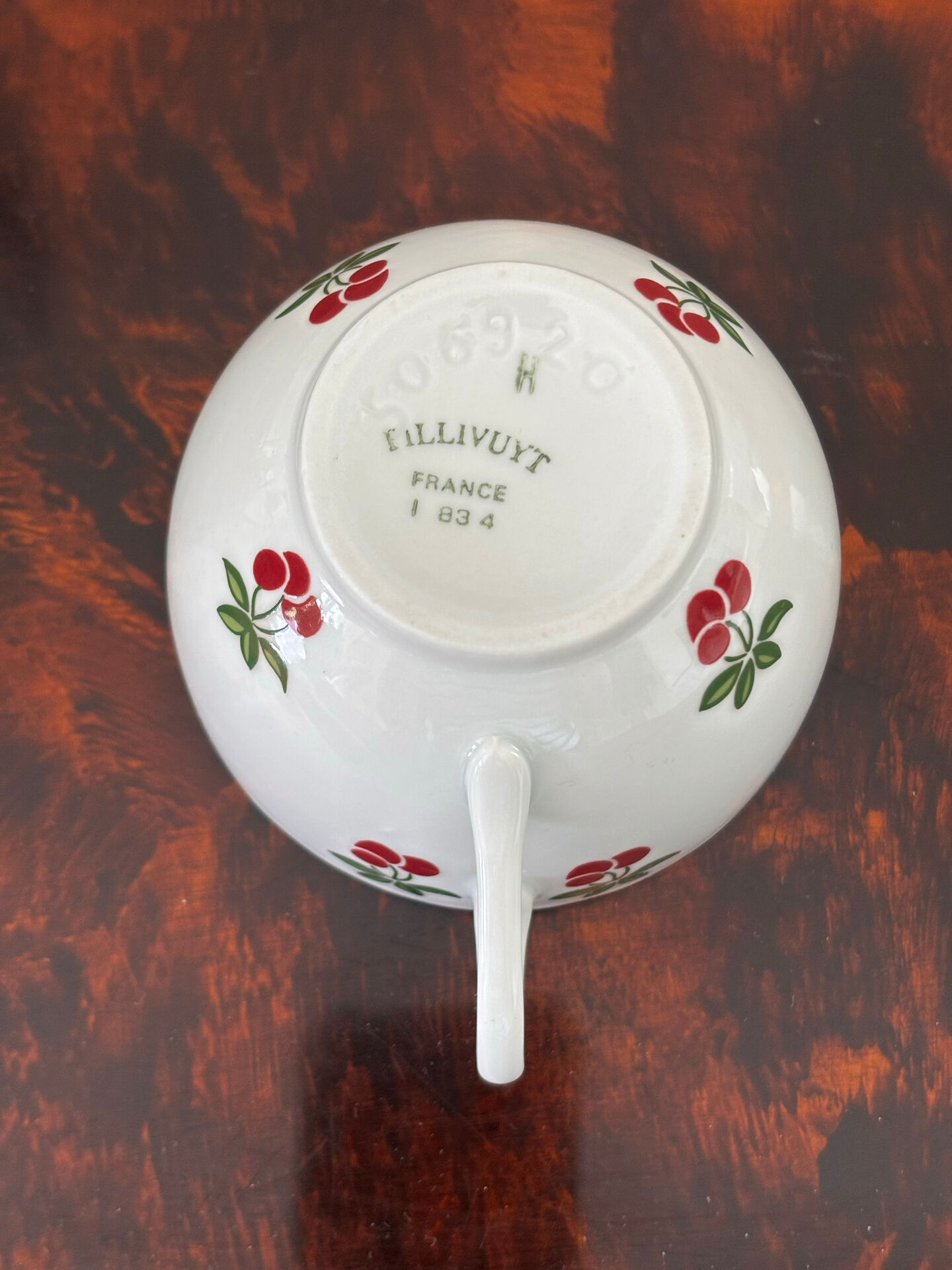 Magnificent teapot and fine porcelain cup set by Pillivuyt with cherries.
