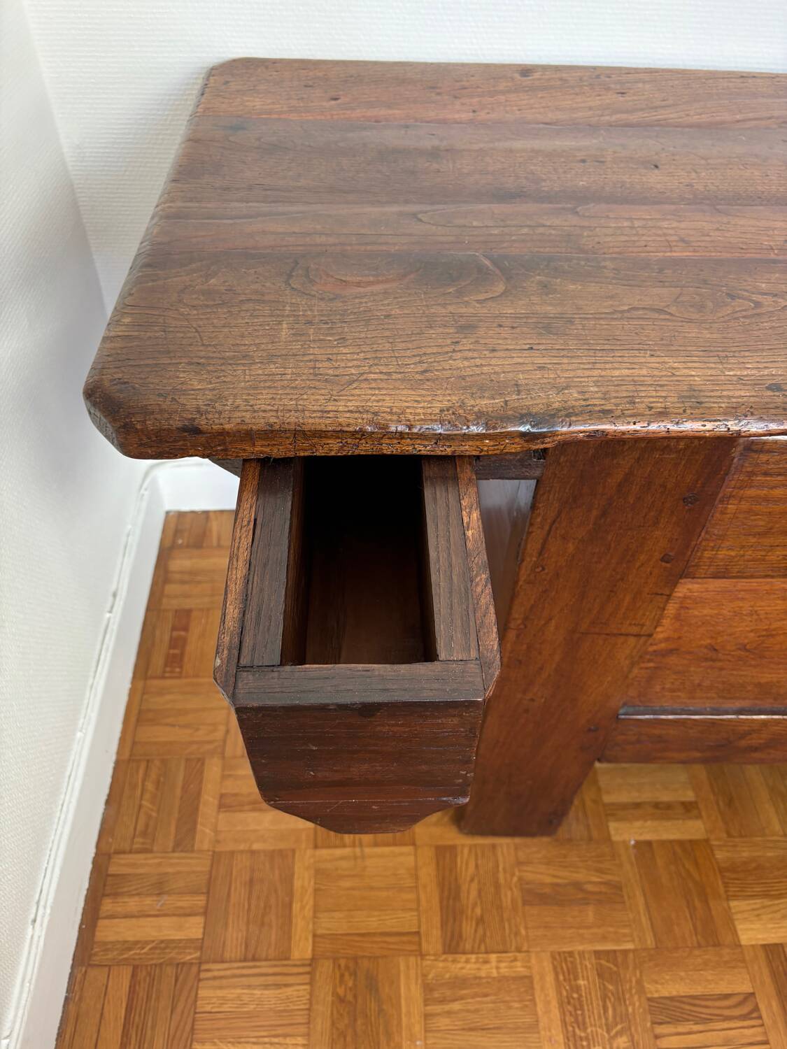 Grand coffre ancien en chêne massif – XIXe – belle patine d’origine