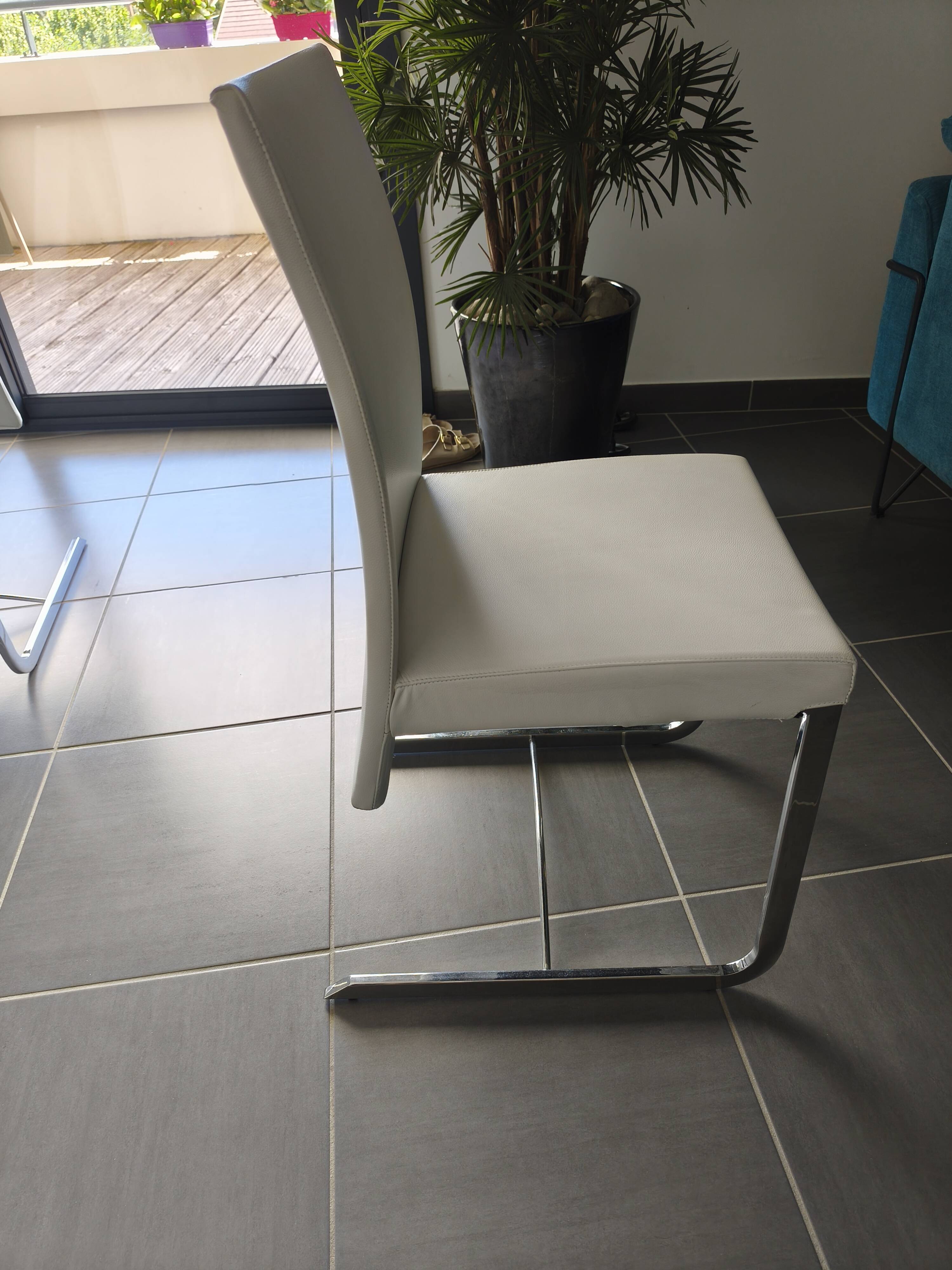 Table and 4 chairs Roche Bobois