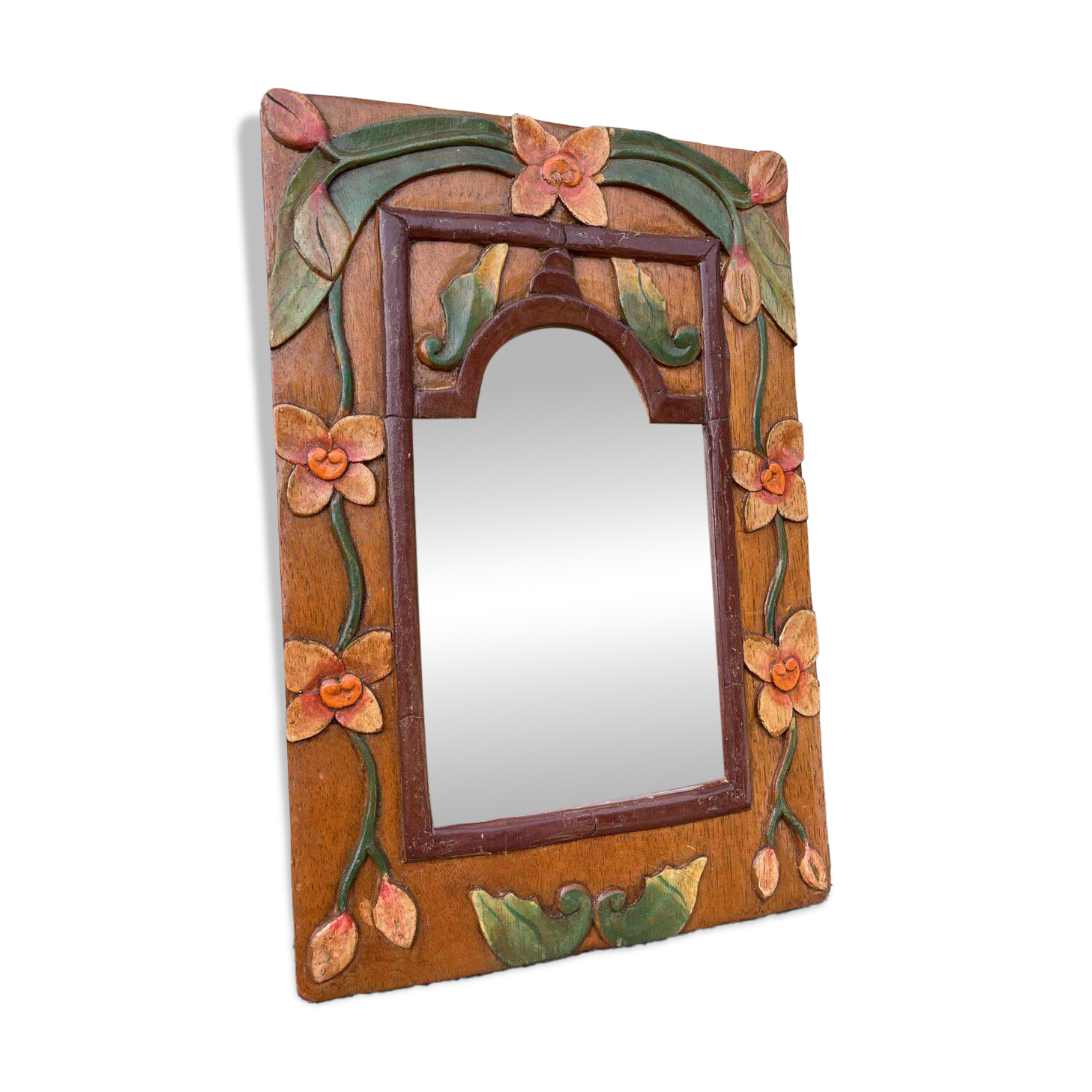 Miroir en bois, sculpté à décor de fleurs