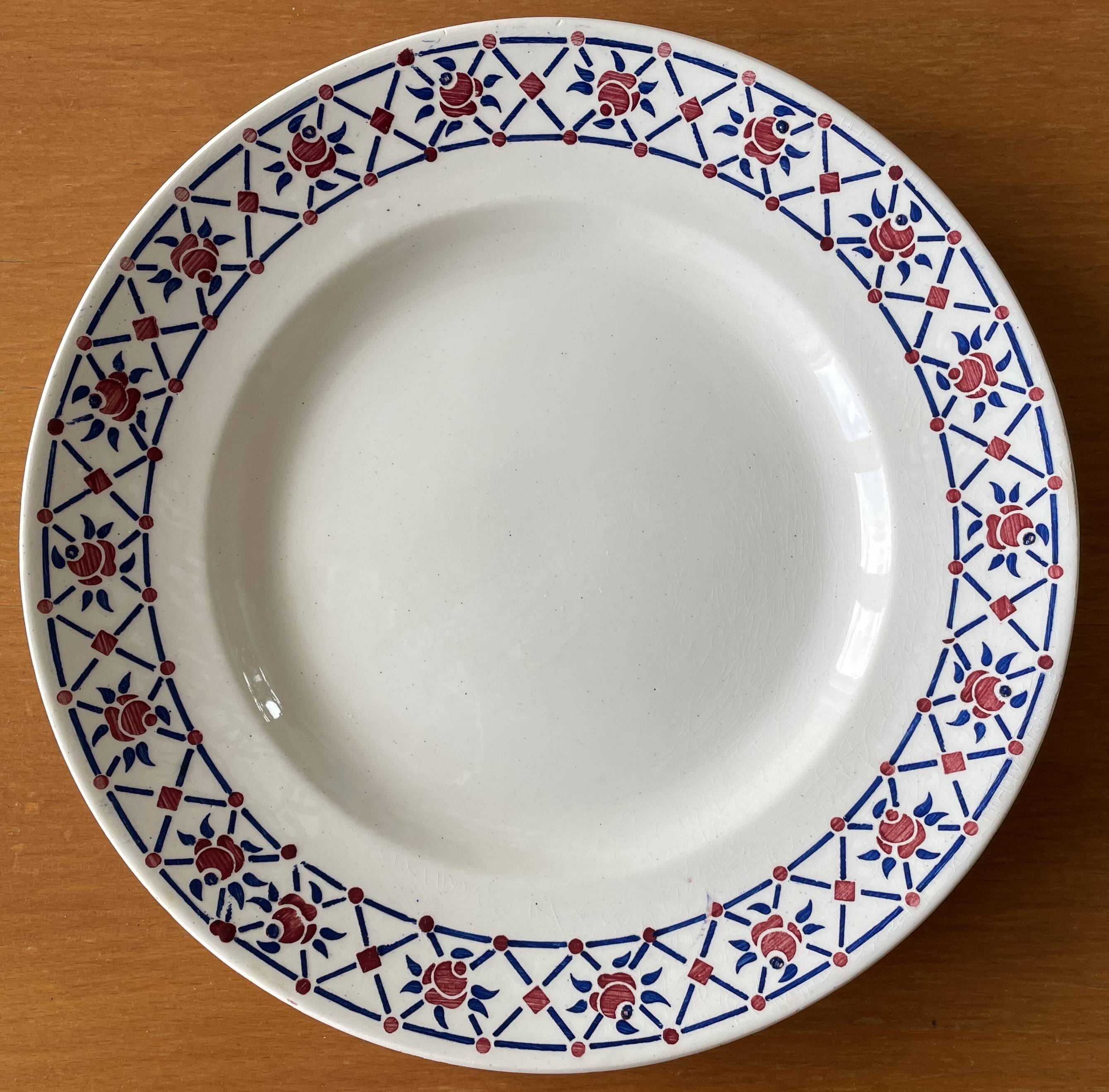 6 antique flat plates in Saint-Amand earthenware (Nord)