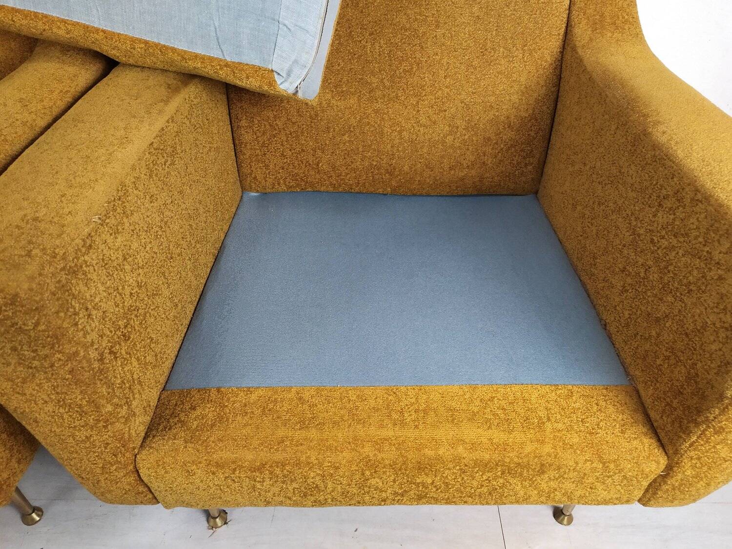Fauteuils en velours moutarde, 1960