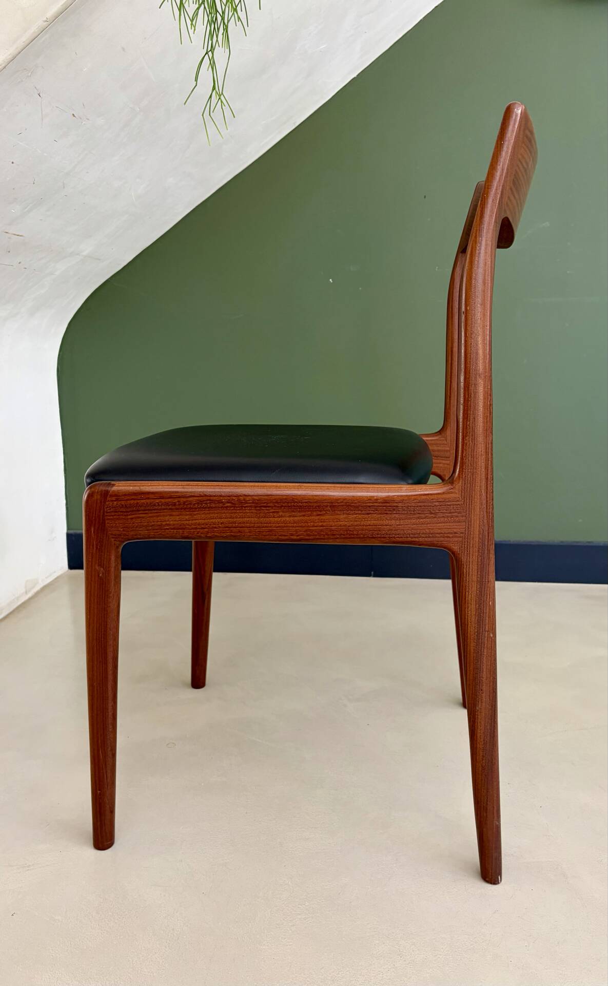 Set of 6 Danish teak chairs, 1970s.