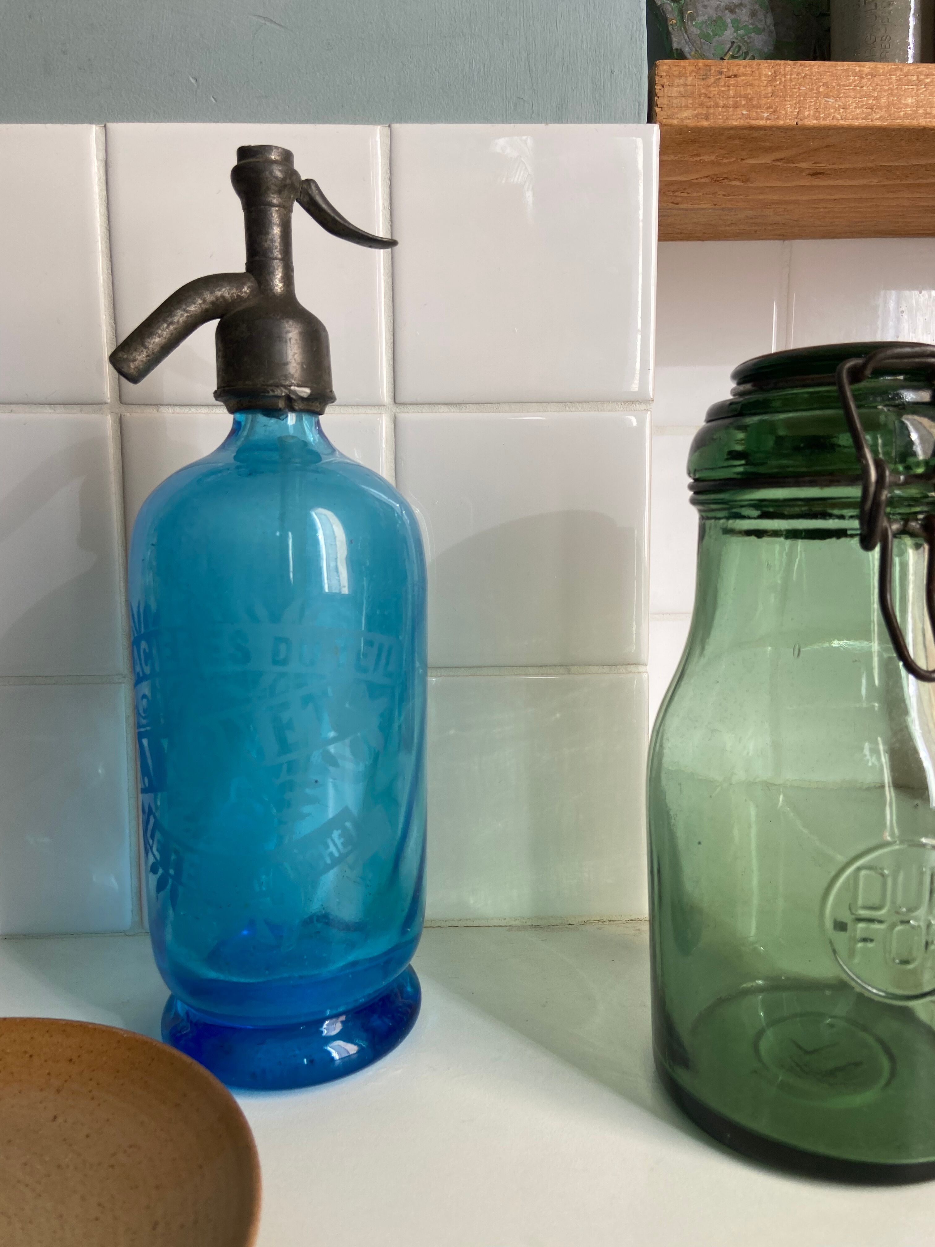 Siphon blue old cooler of Teil (Ardèche)