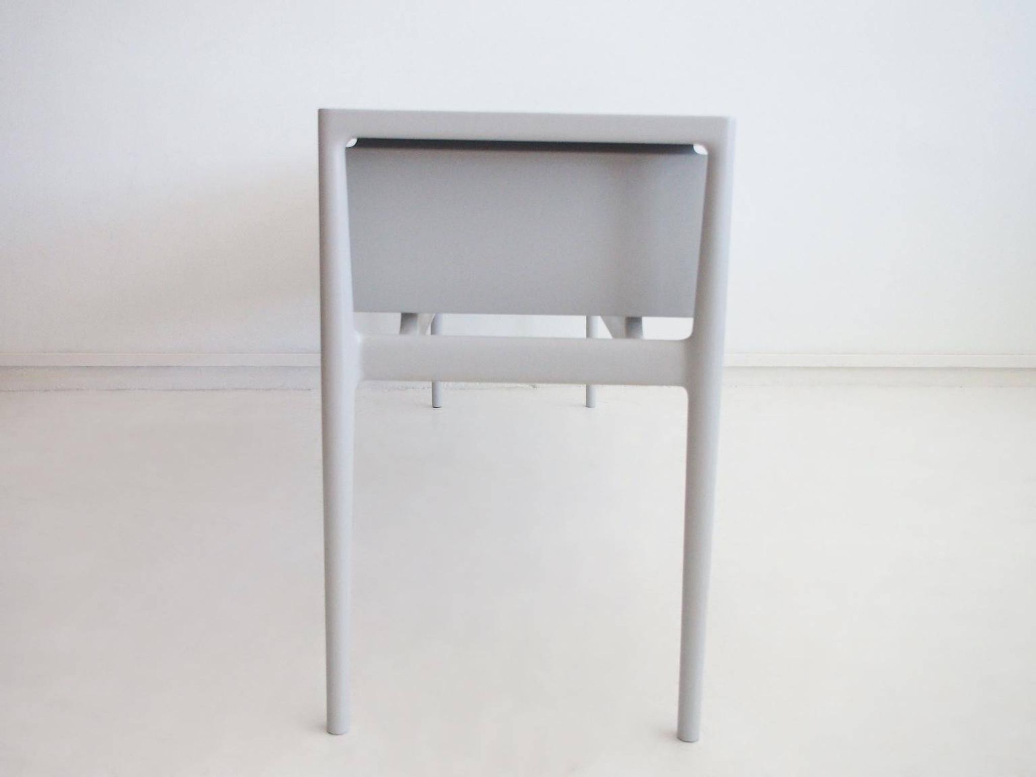 Enfilade en bois peint en gris clair, Helge Vestergaard-Jensen