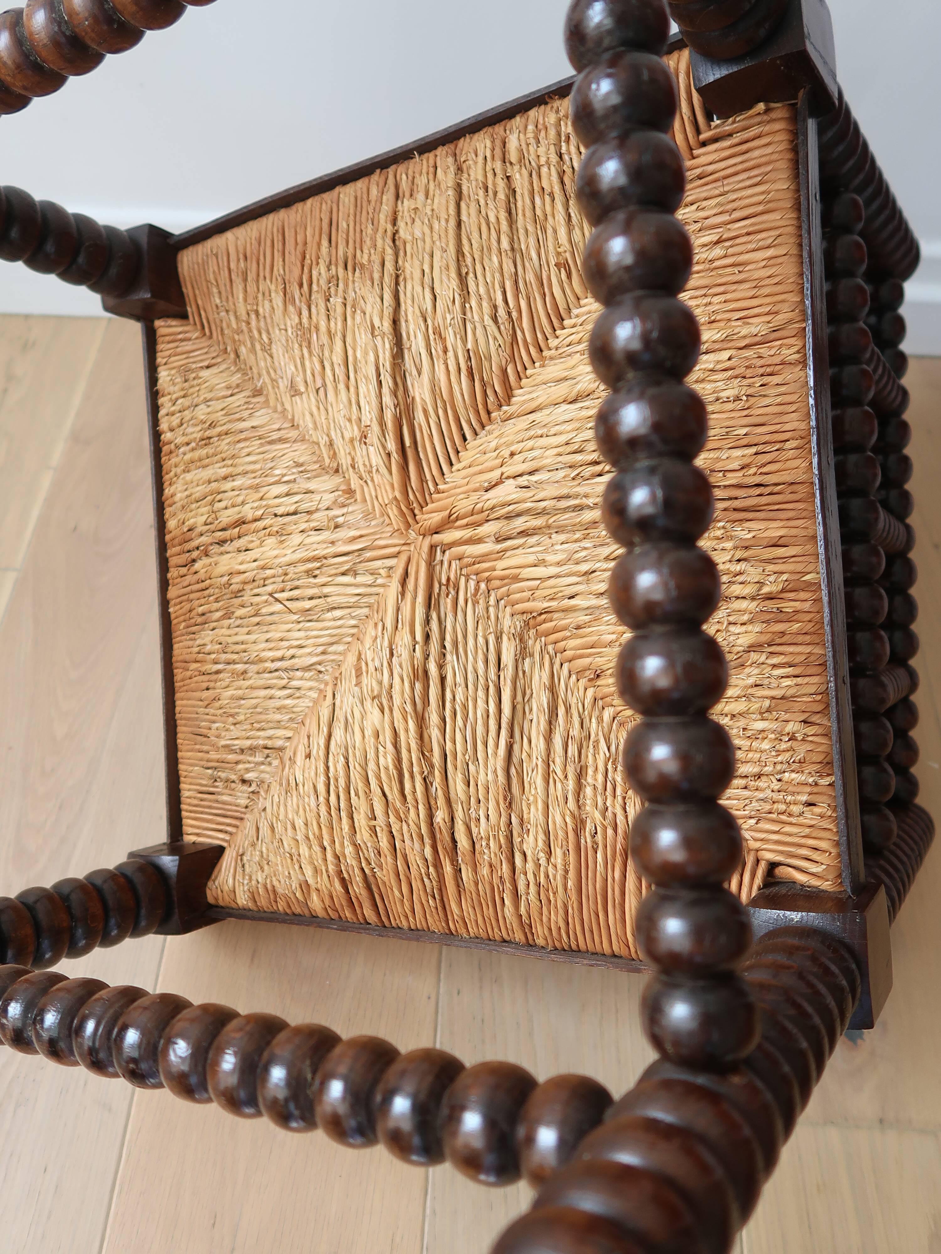 Corner chair in pearl wood