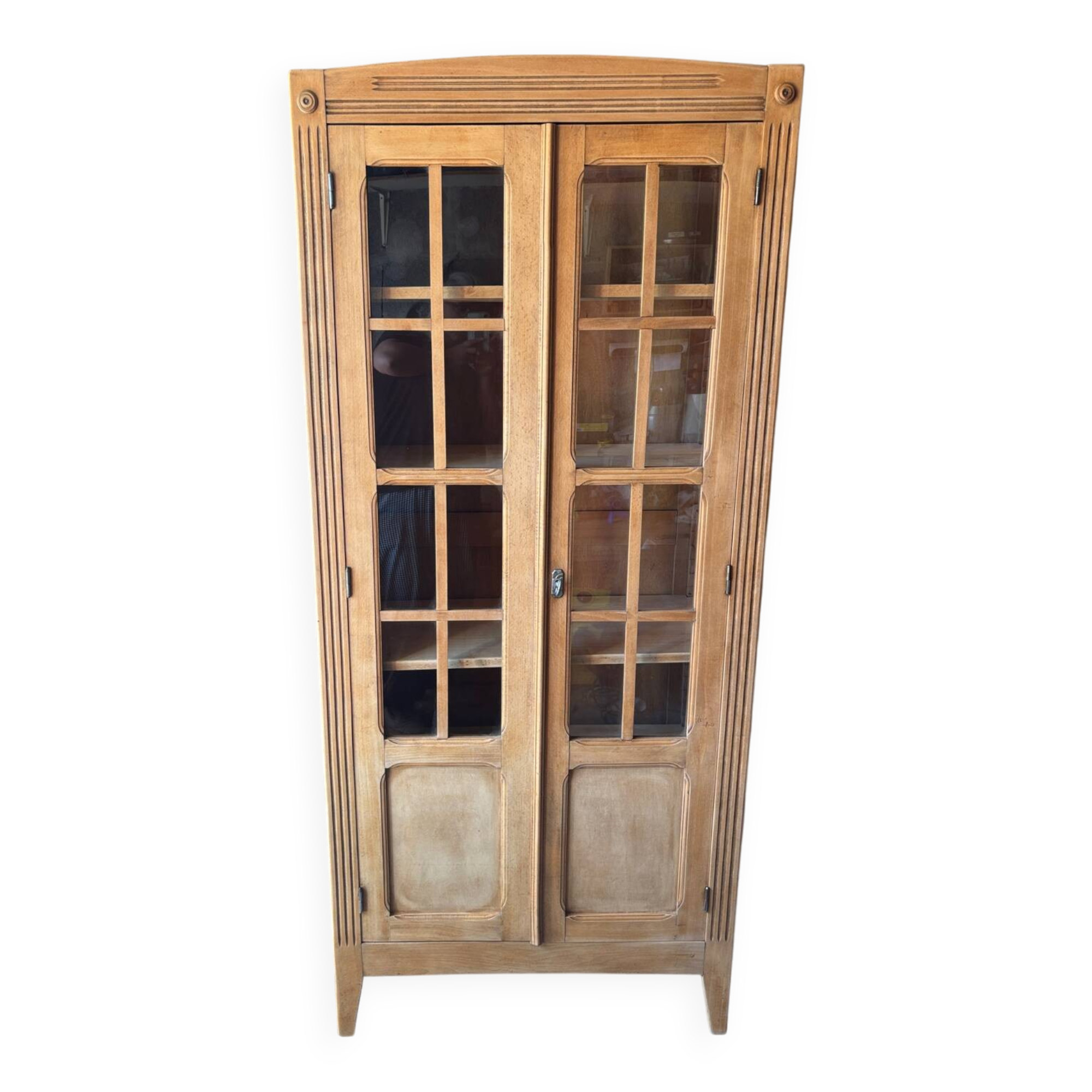 Parisian display case in raw wood