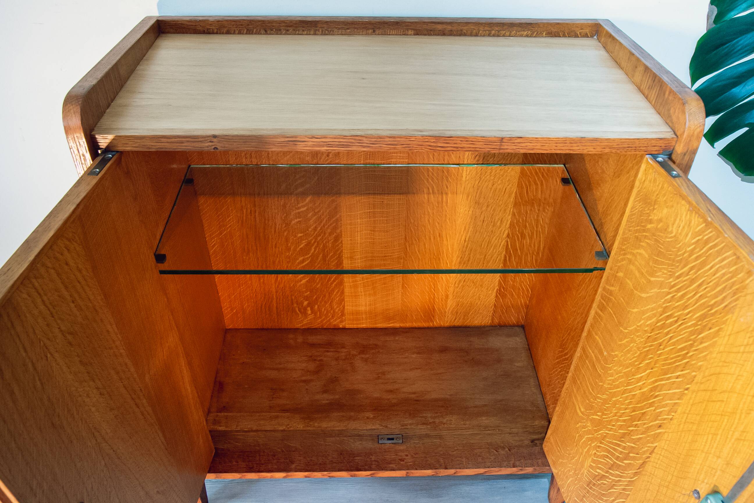 Buffet with fin profile, brass handles and scoubidou, 1950s.
