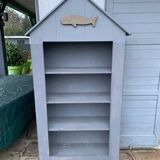 Beach cabin library