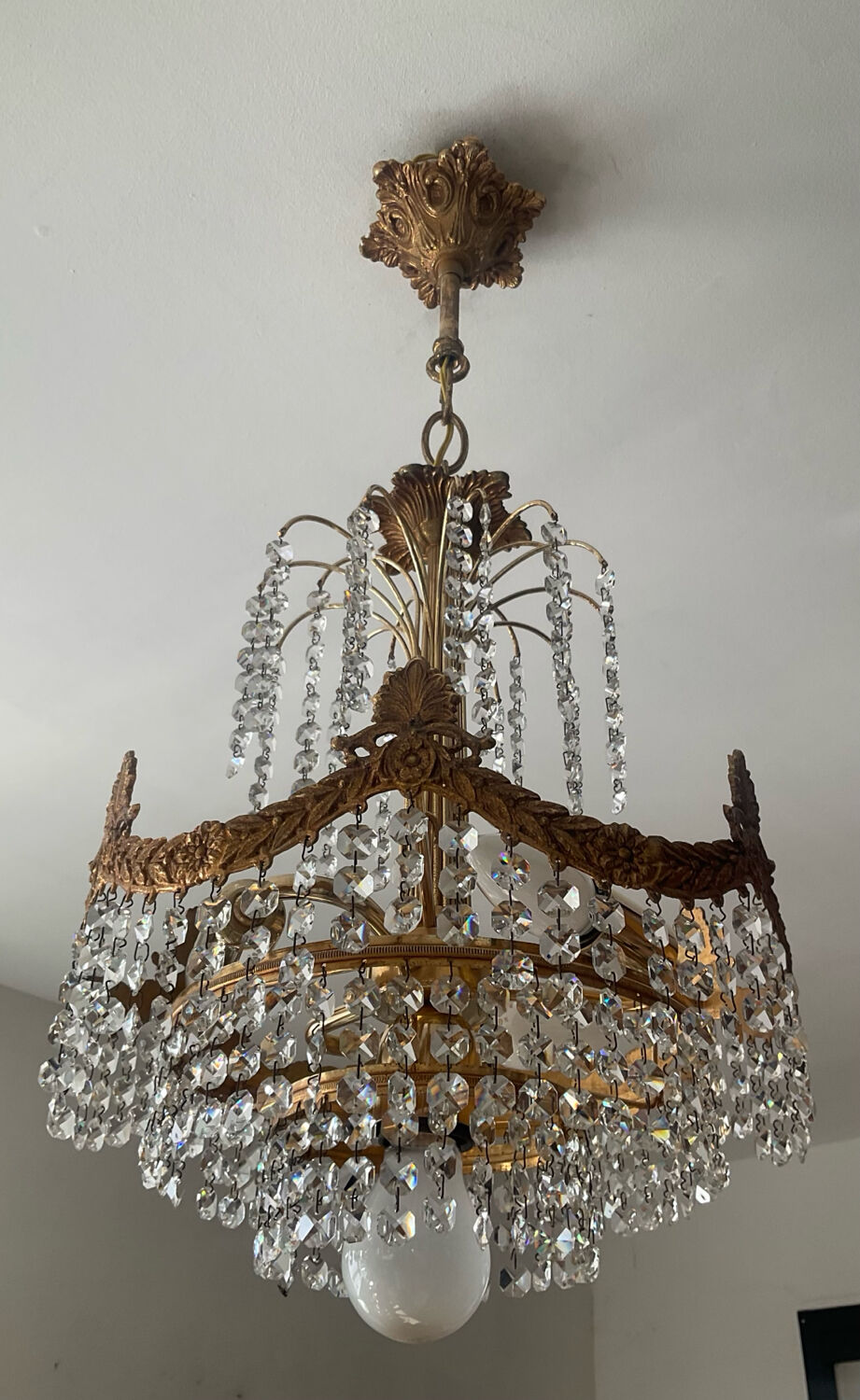 Cascade chandelier in bronze and crystal pendants