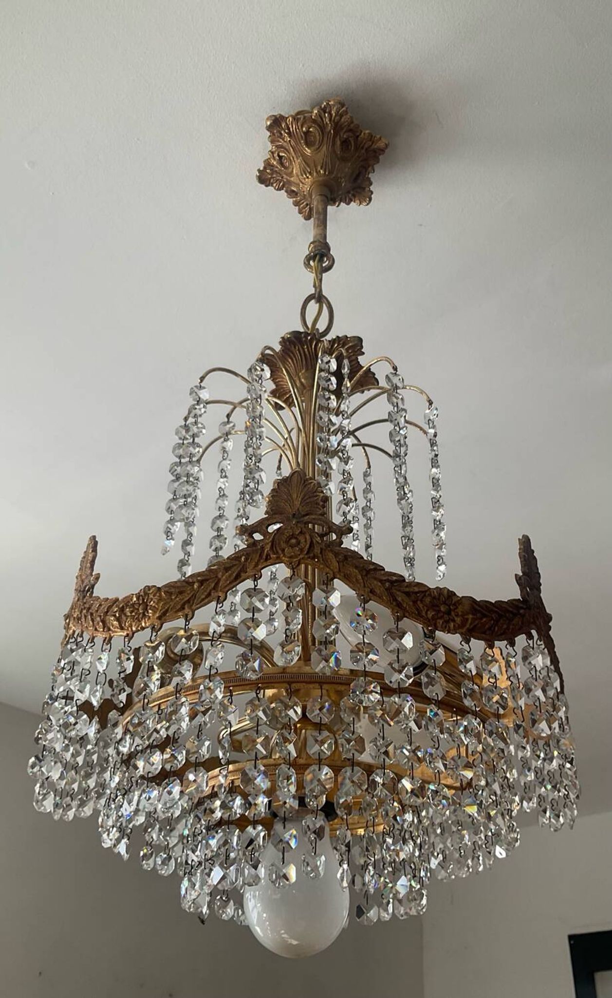 Cascade chandelier in bronze and crystal pendants
