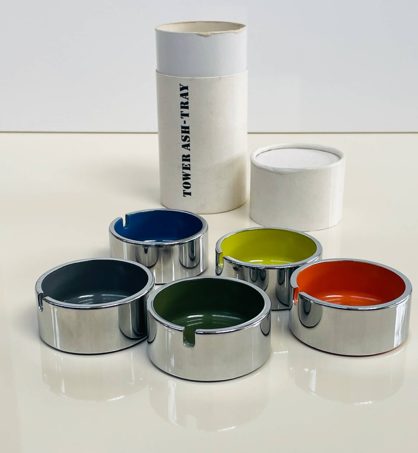 Set of 5 designer ashtrays by Isamu Kenmochi, 1960, original case.