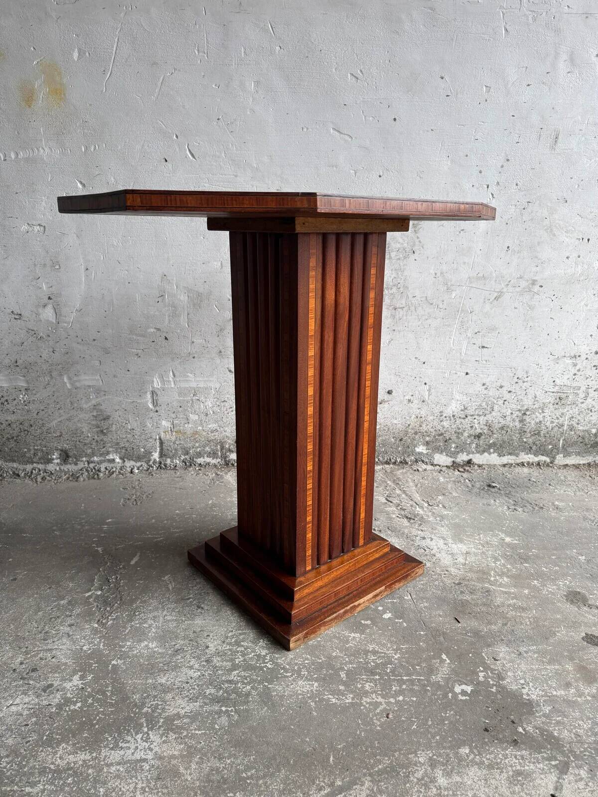 Interbellum side table with pronounced wood grain
