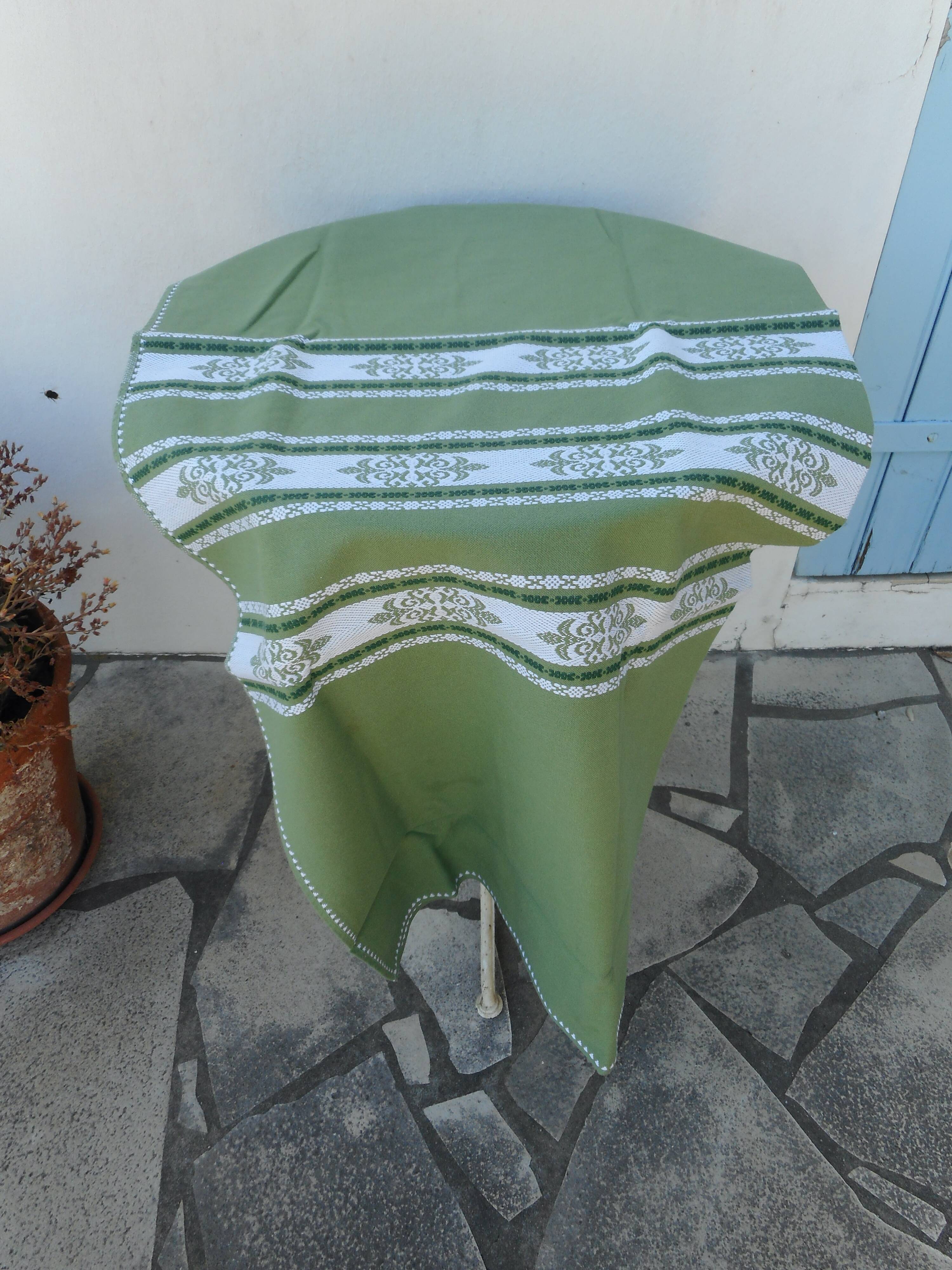 A tablecloth and six Basque towels