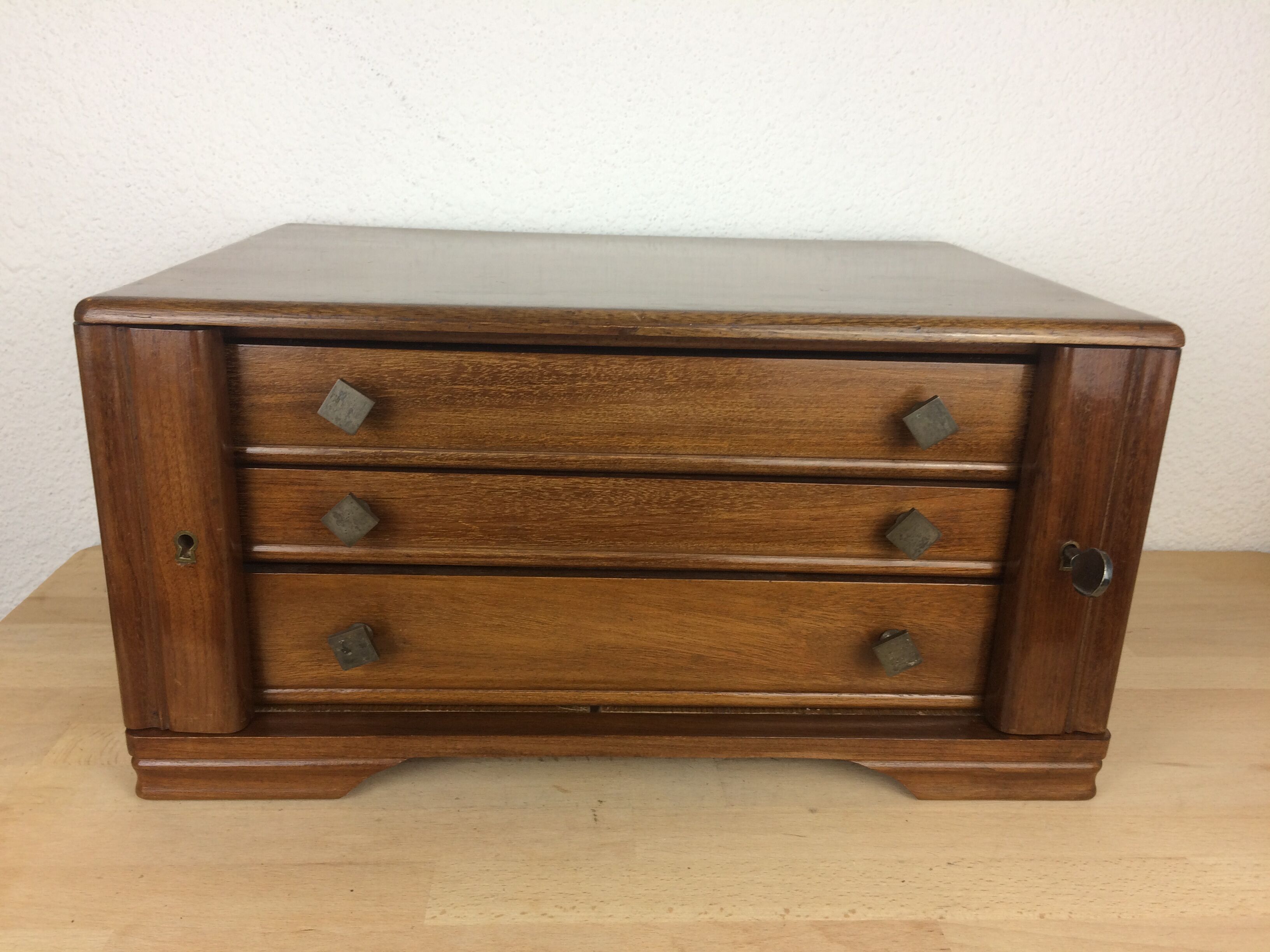 Safe cabinet 3 drawers for silver housewife