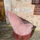 Fauteuil style crapaud en velours rose