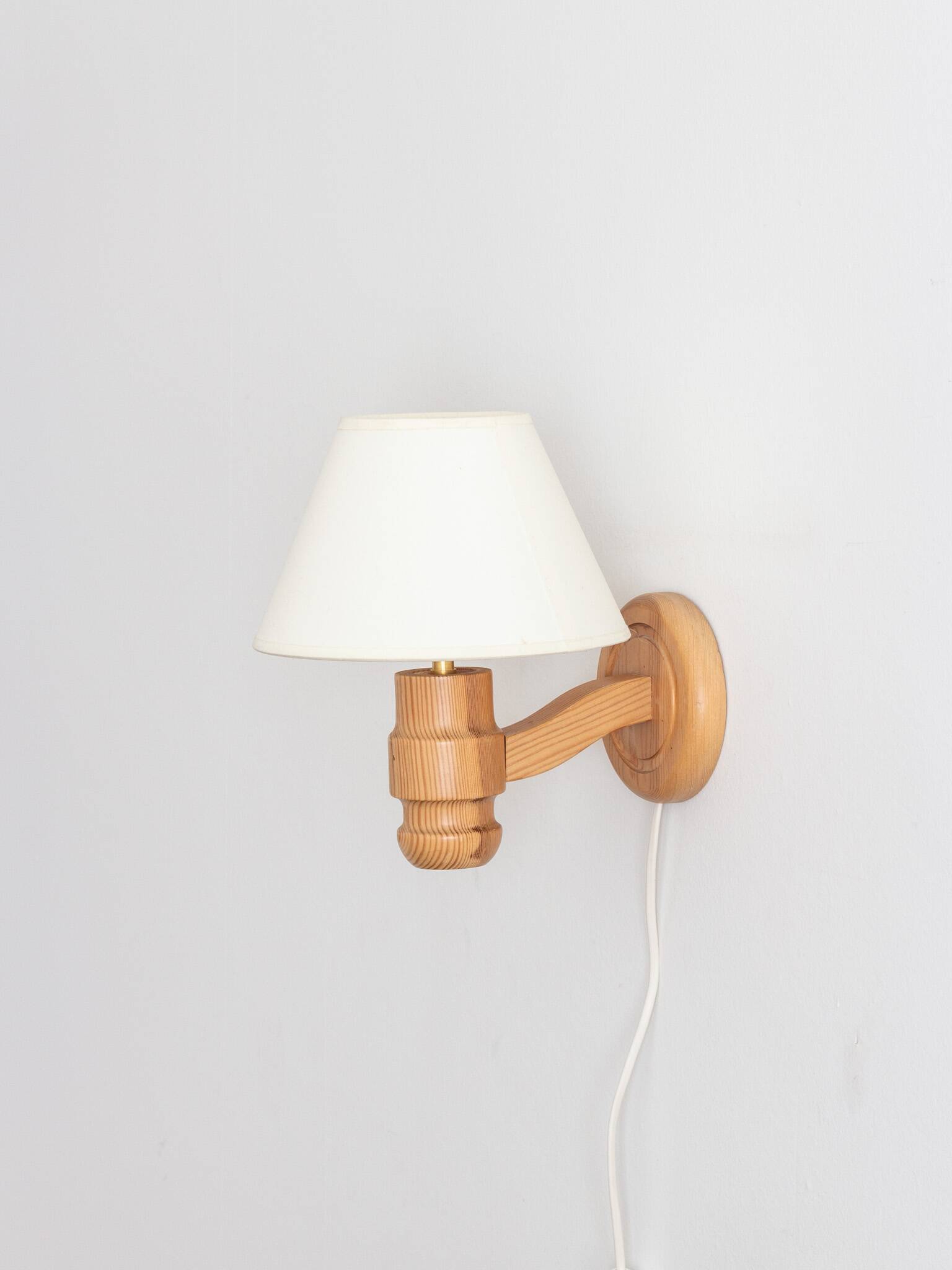 Swedish pine wall light, Solbackens Svarveri, Sweden, 1970s