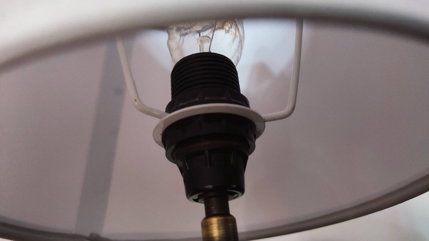 Lampe boule en céramique parme