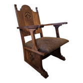 Fauteuil en chêne sculpté de style gothique revival, 1910