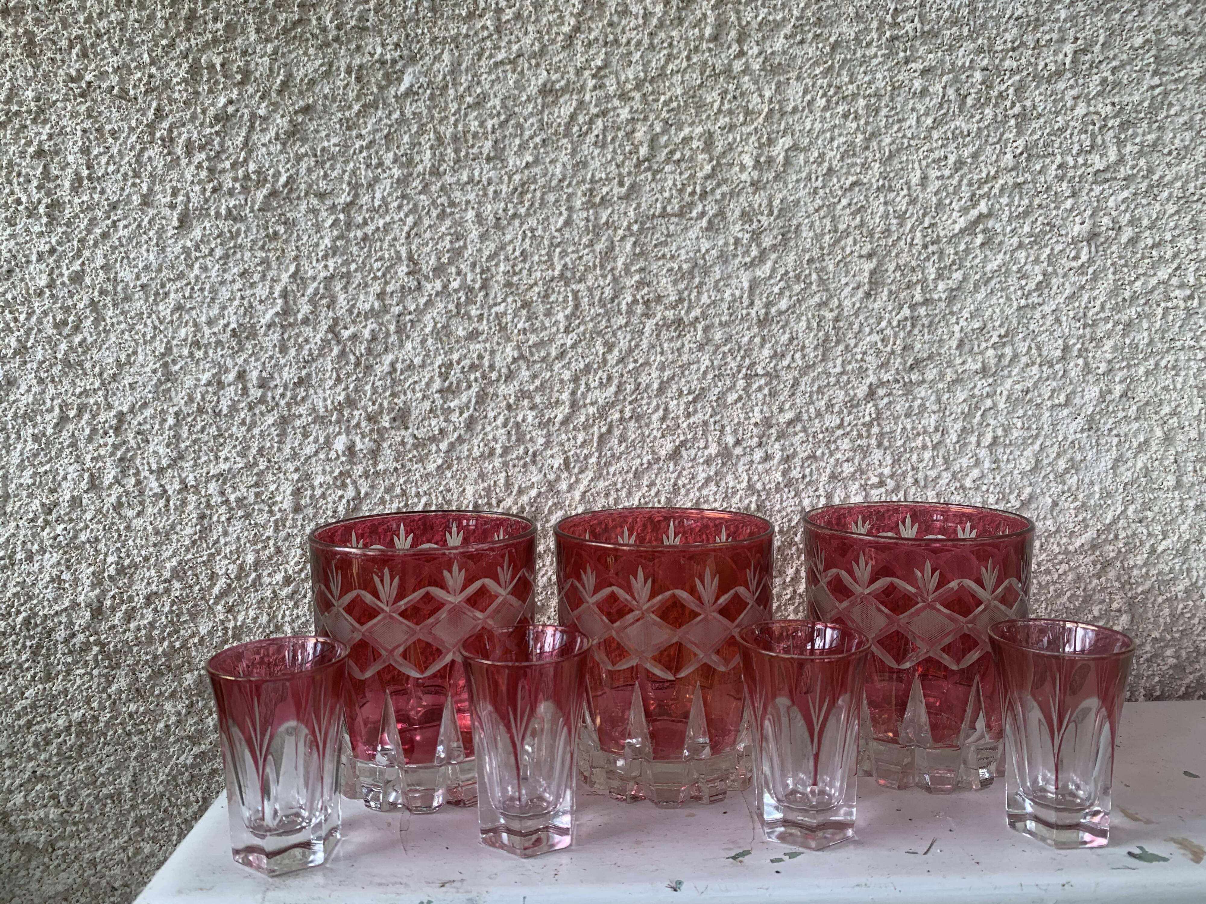 7 aperitif glasses in red and transparent glass chiseled vintage