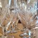 8 verres à pied anciens en verre gravé