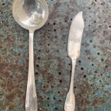 Lot de couverts de service en metal argente, dépareillés, une louche et un couteau a poisson