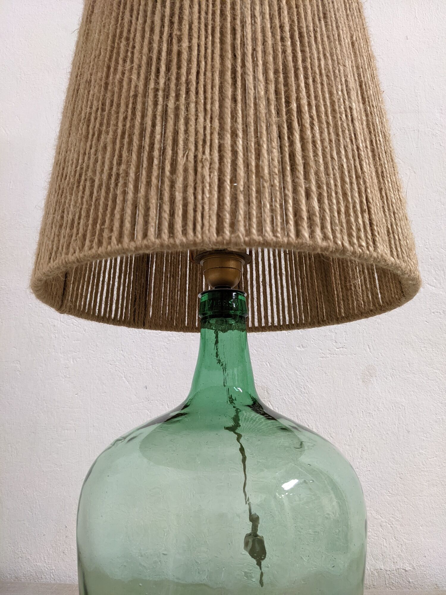 Vintage demijohn lamp in glass and XXL jute rope