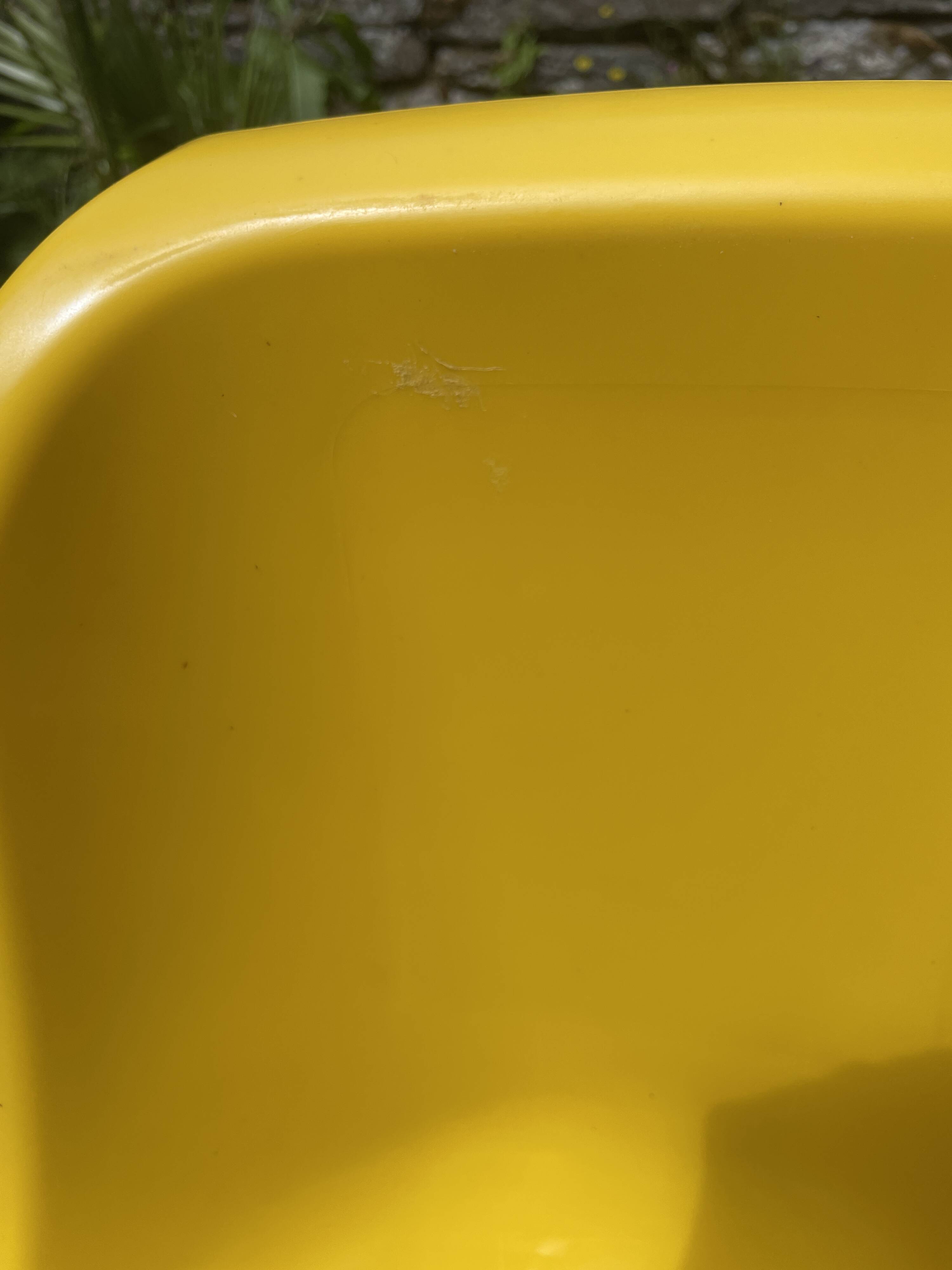 Paire de chaises colorées pour enfants