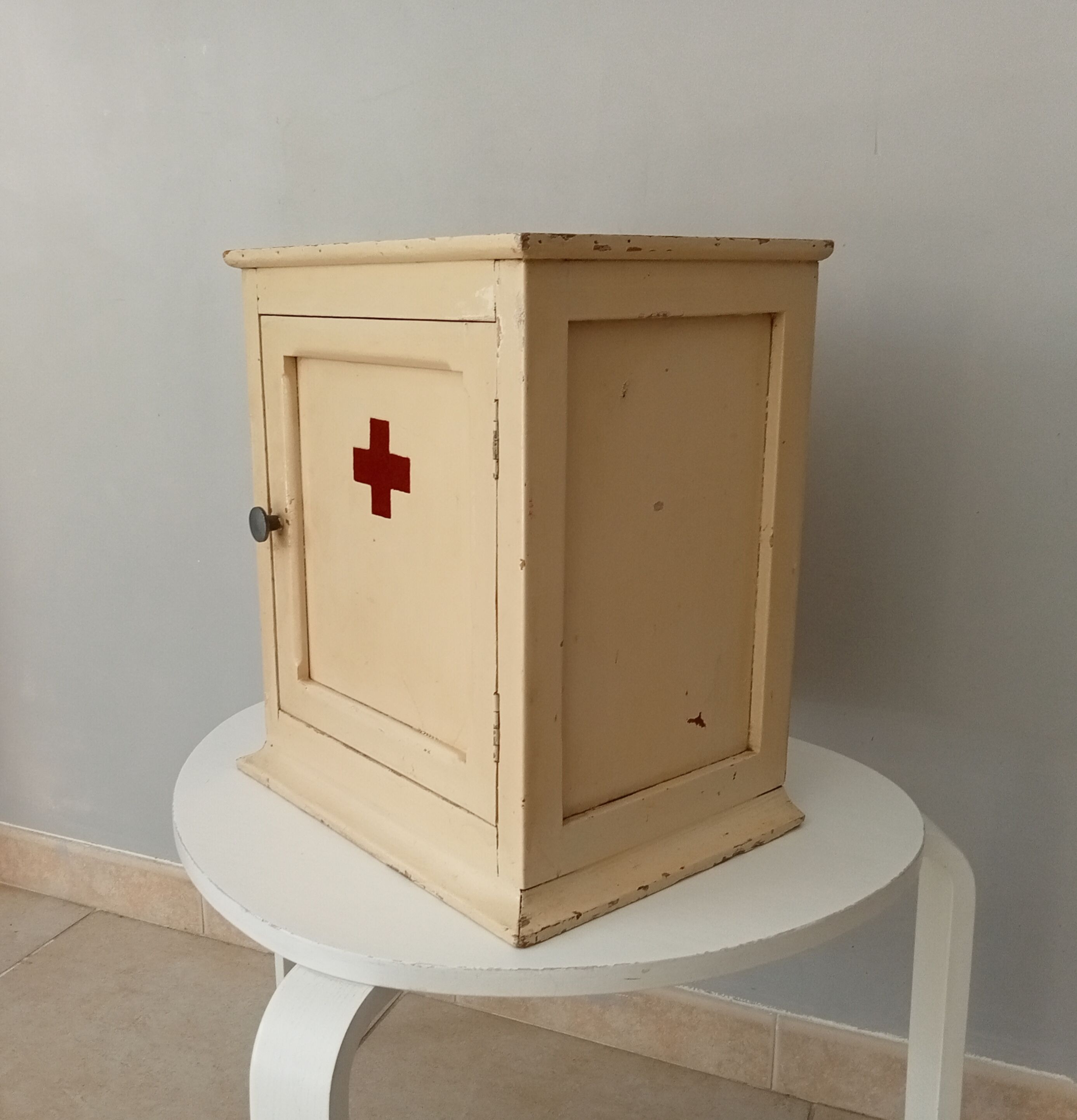 Vintage medicine cabinet 40s/50s