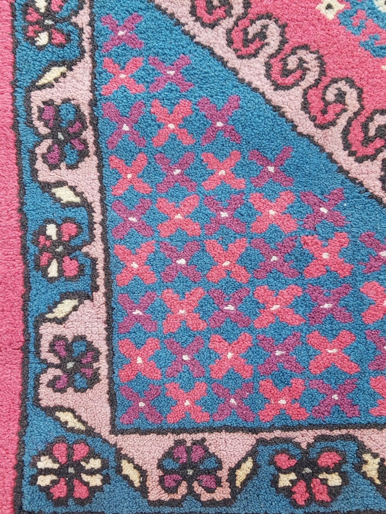 Tunisia hand-woven wool carpet