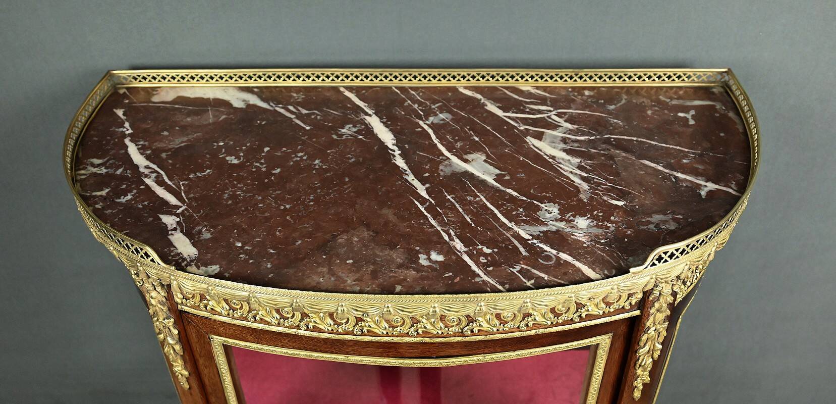 Small mahogany display cabinet, Louis XV to Louis XVI transition style – early 20th century.