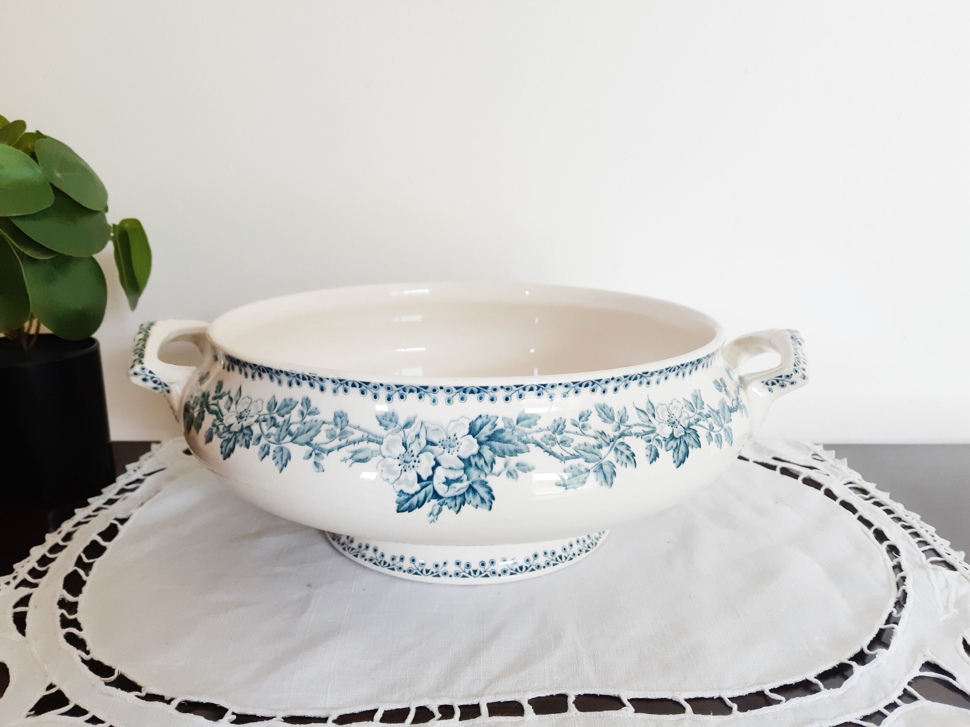 Antique salad bowl in Saint Amand earthenware, Guadeloupe model