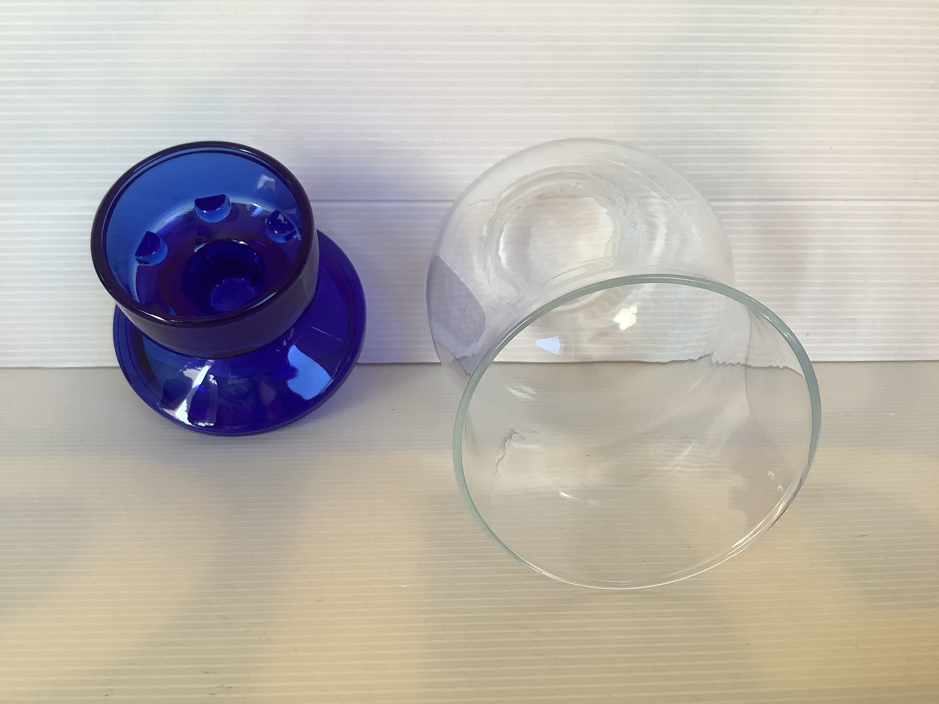 Paire de bougeoirs bleu cobalt en verre