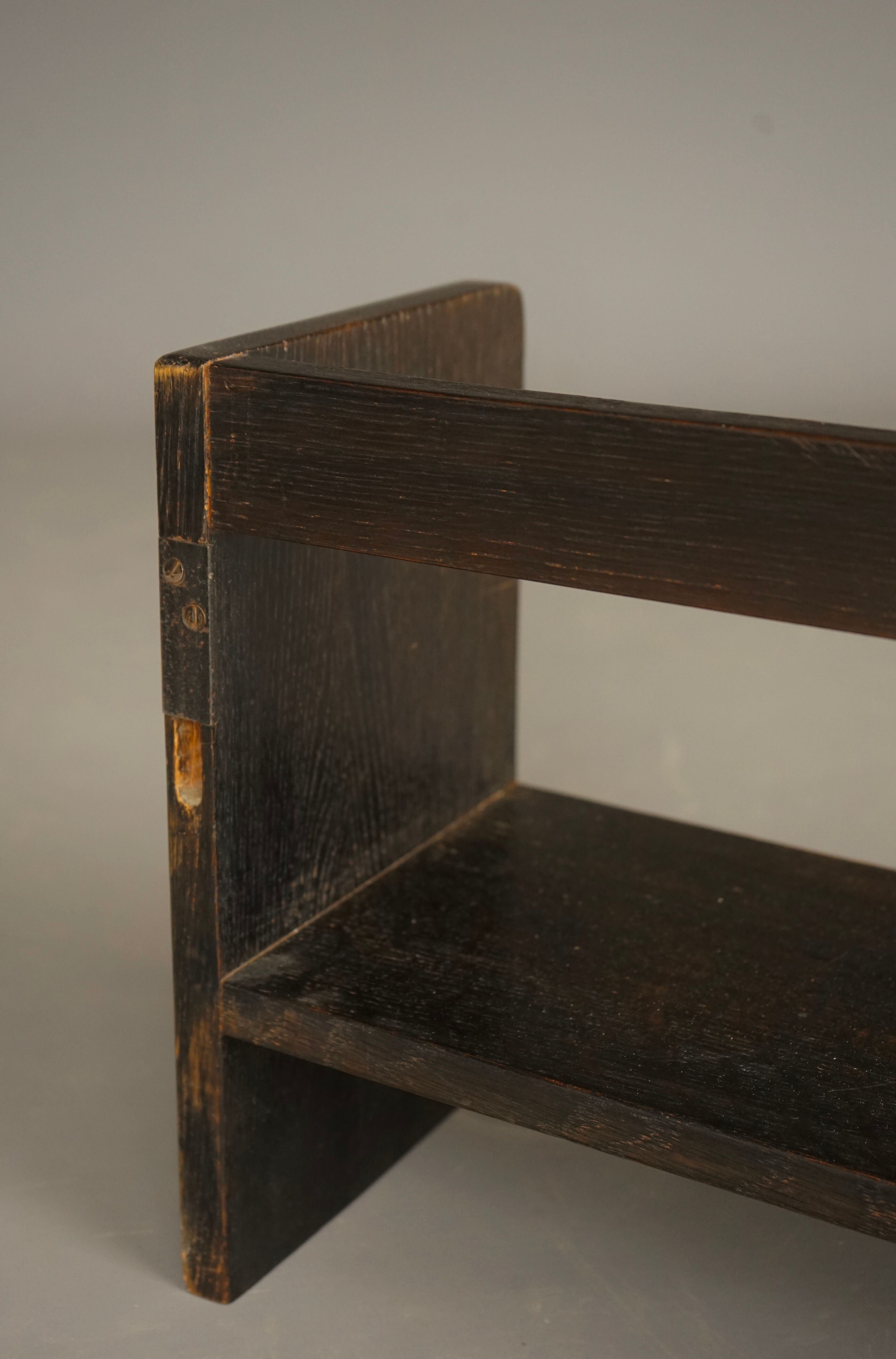 Bibliothèque Bauhaus moderniste en chêne. Années 1930