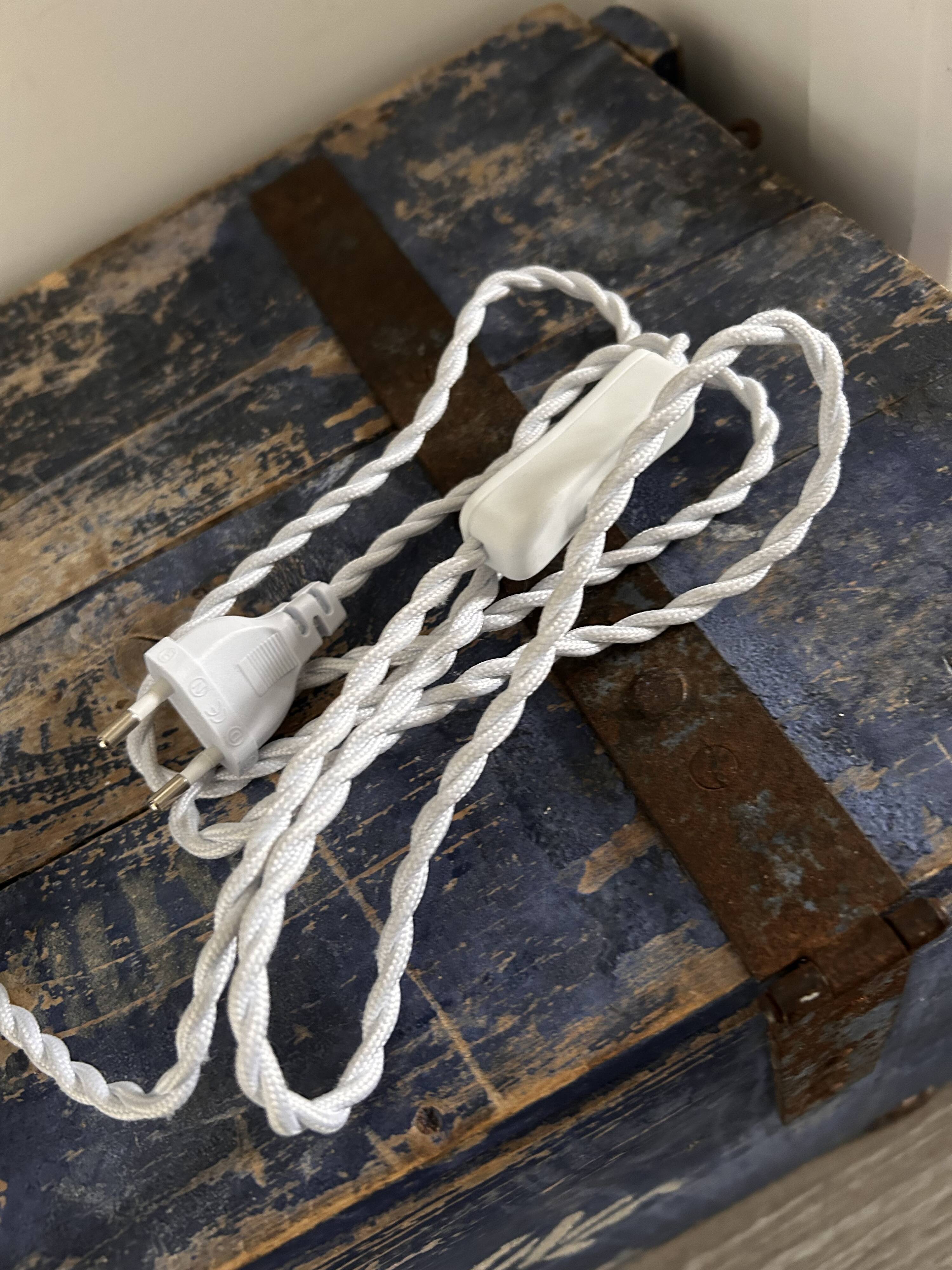 Geometric table lamp with pleated opaline shade