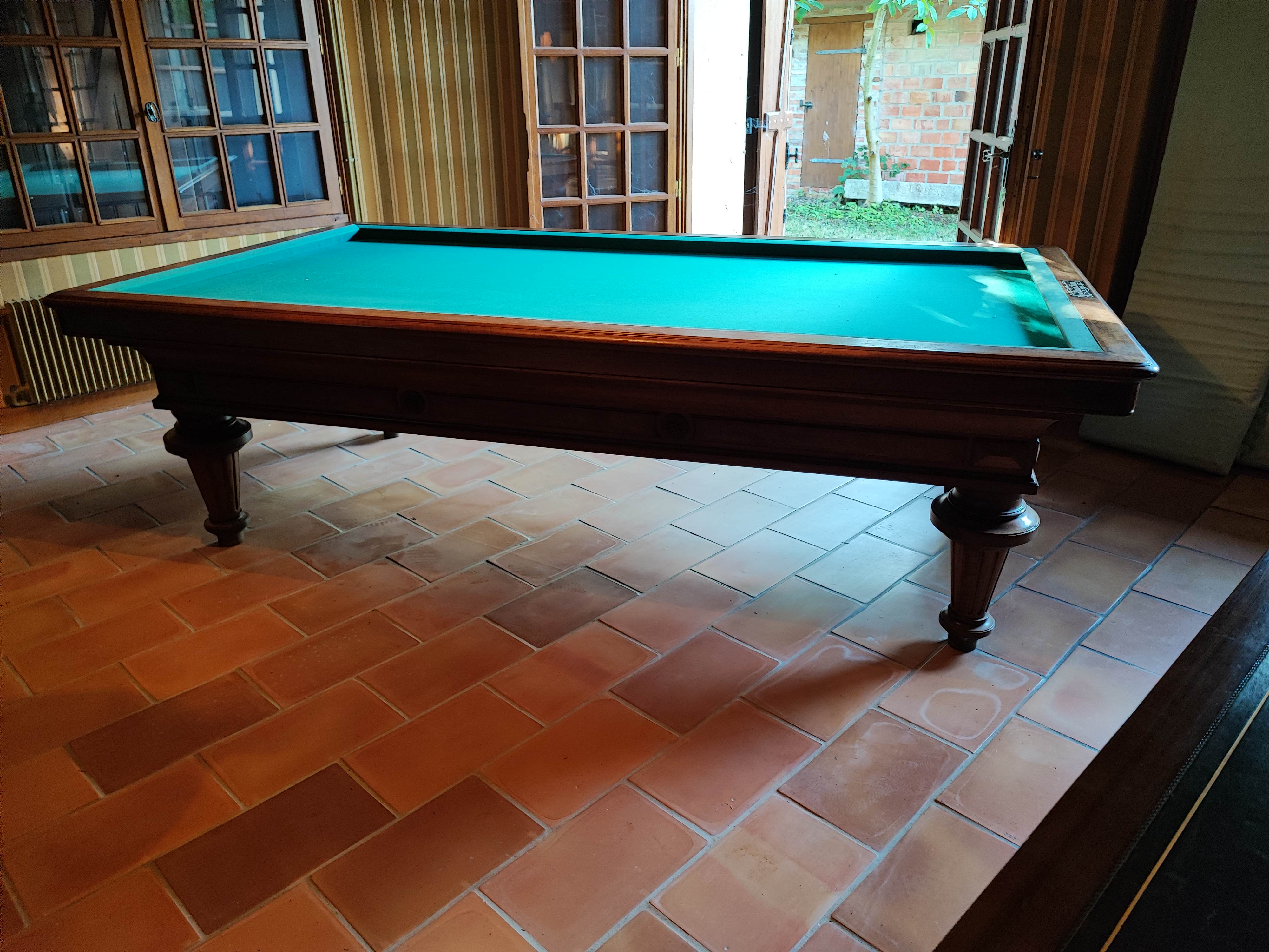 French billiards "Hénin Ainé" with all its accessories