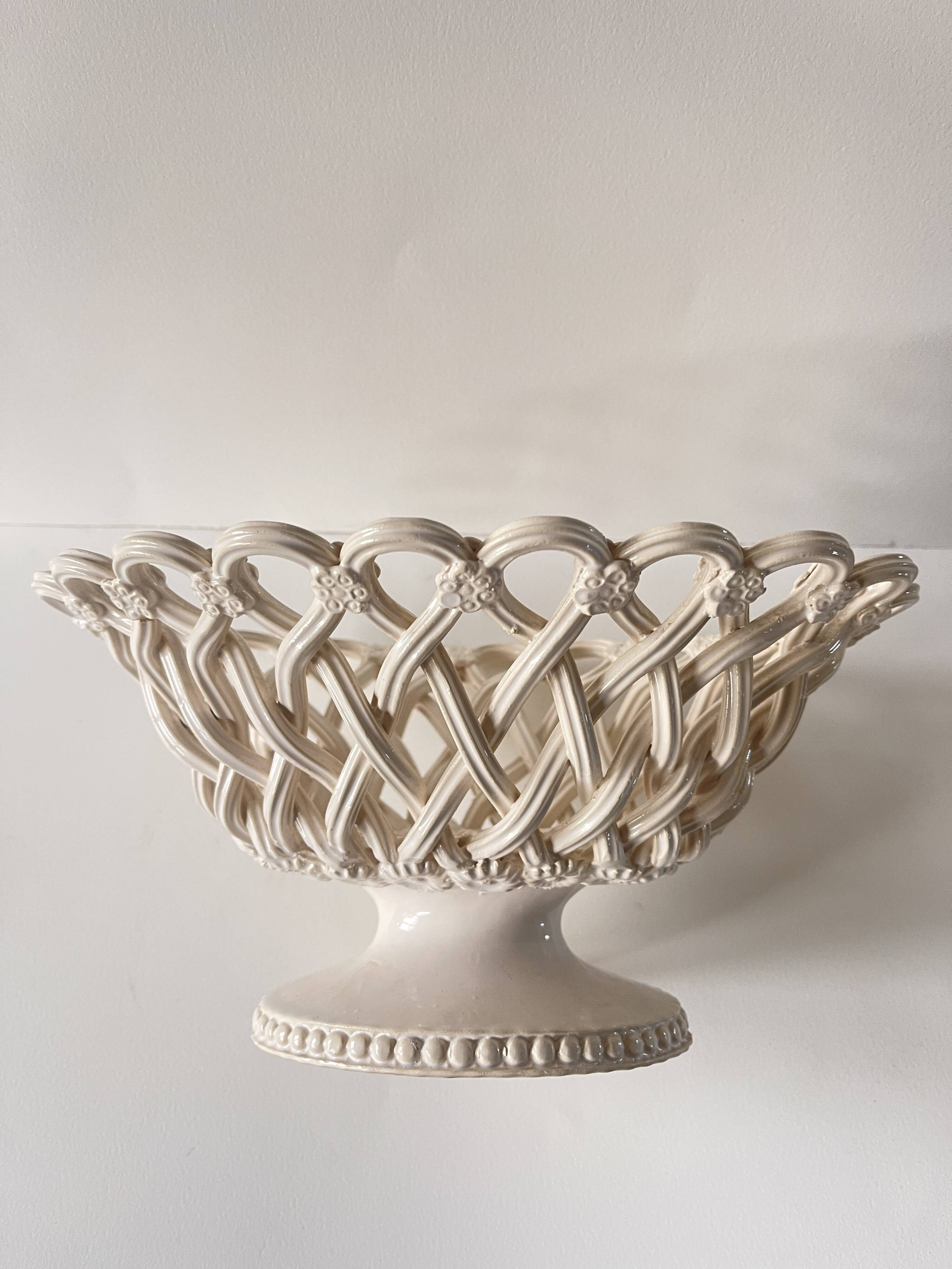 Pichon uzes earthenware basket