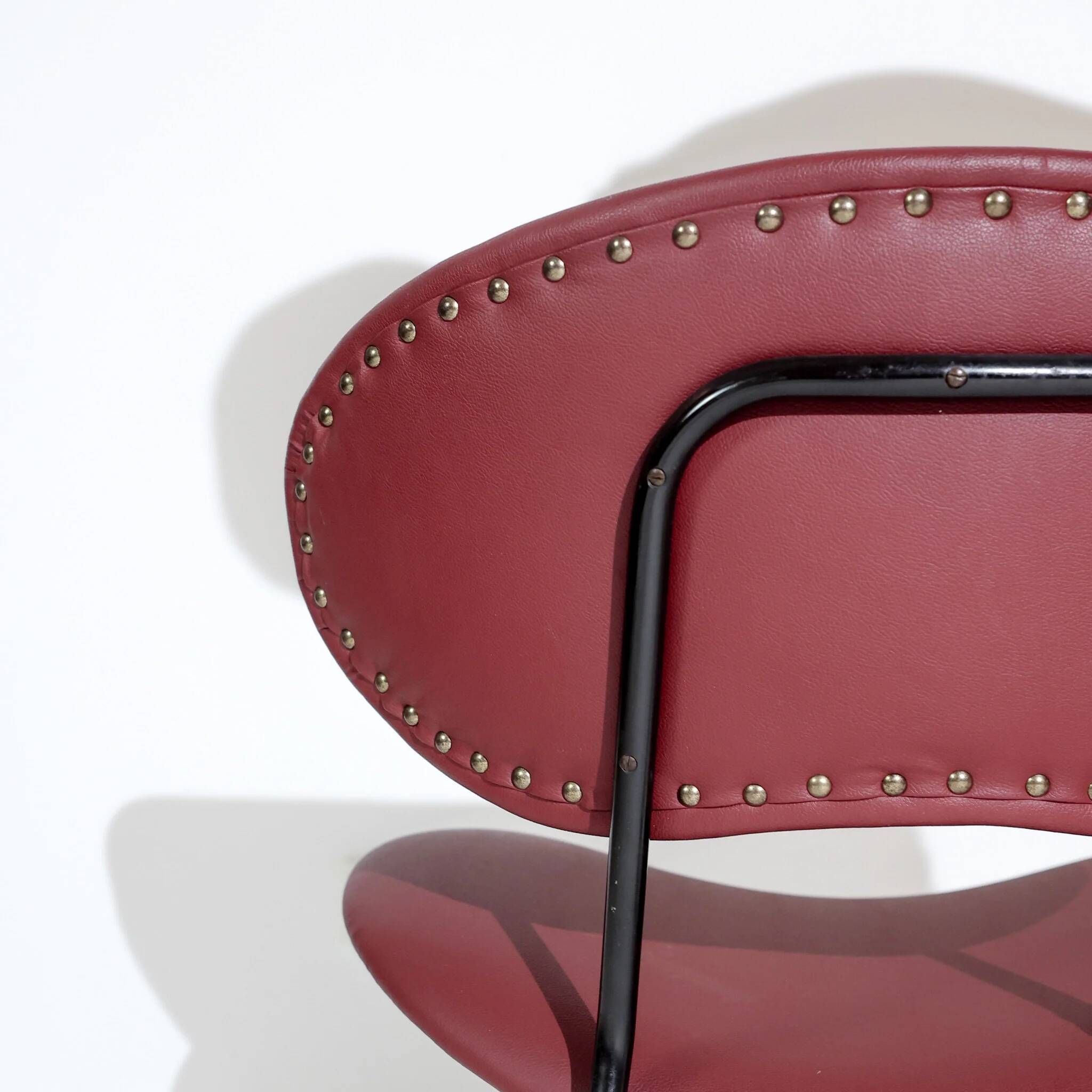 Vintage low chair by Gastone Rinaldi for Rima, black lacquered frame and burgundy upholstery, Italy, 1950s.