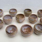 12 plats individuels à escargots en grès beige
