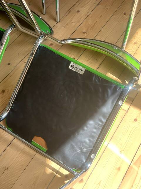 Série de 8 chaises Souvignet en chrome et skaï vert