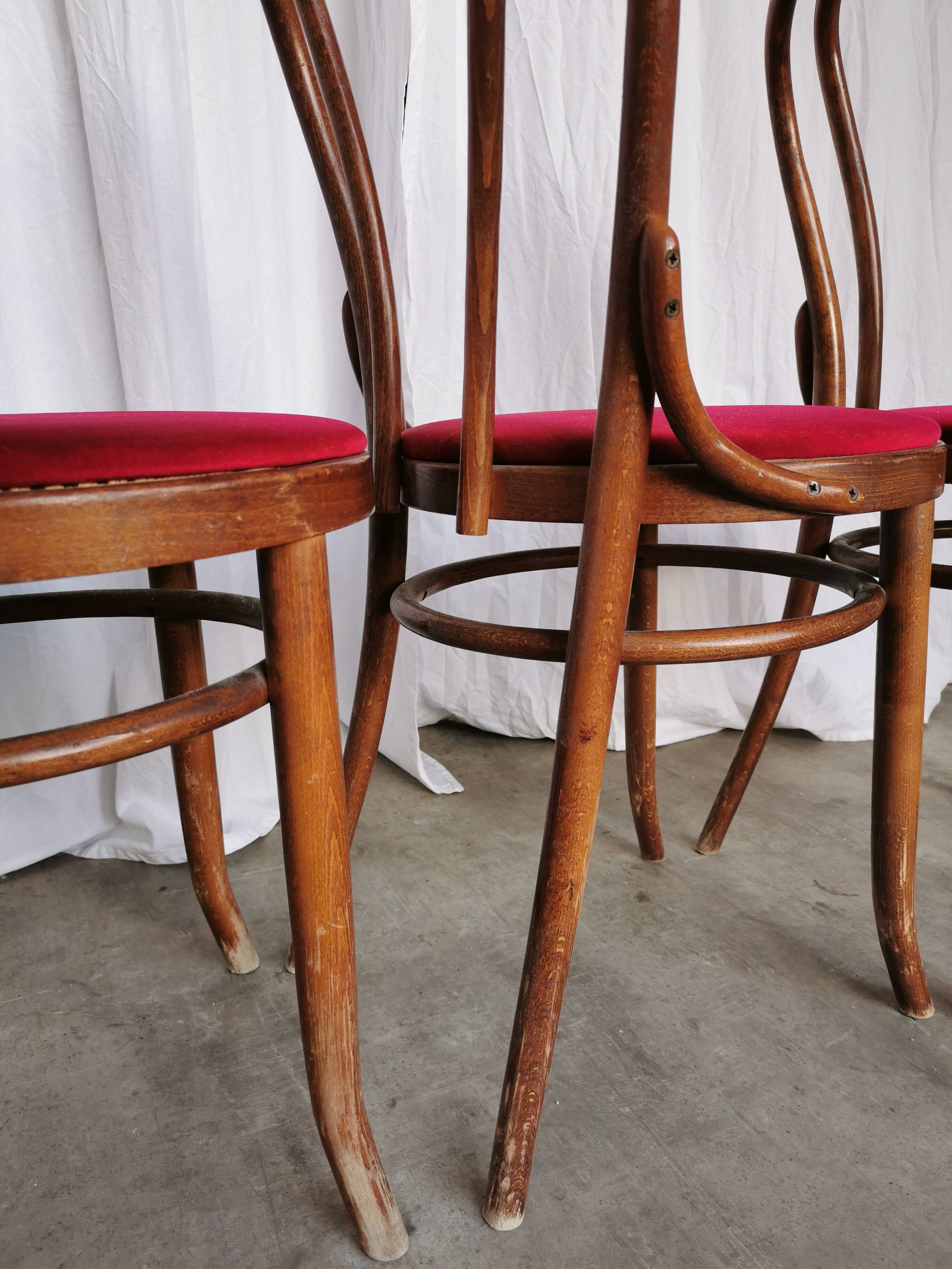 Set of 6 Vintage Bentwood Dining Chairs Set: 1970s , Red Uphols